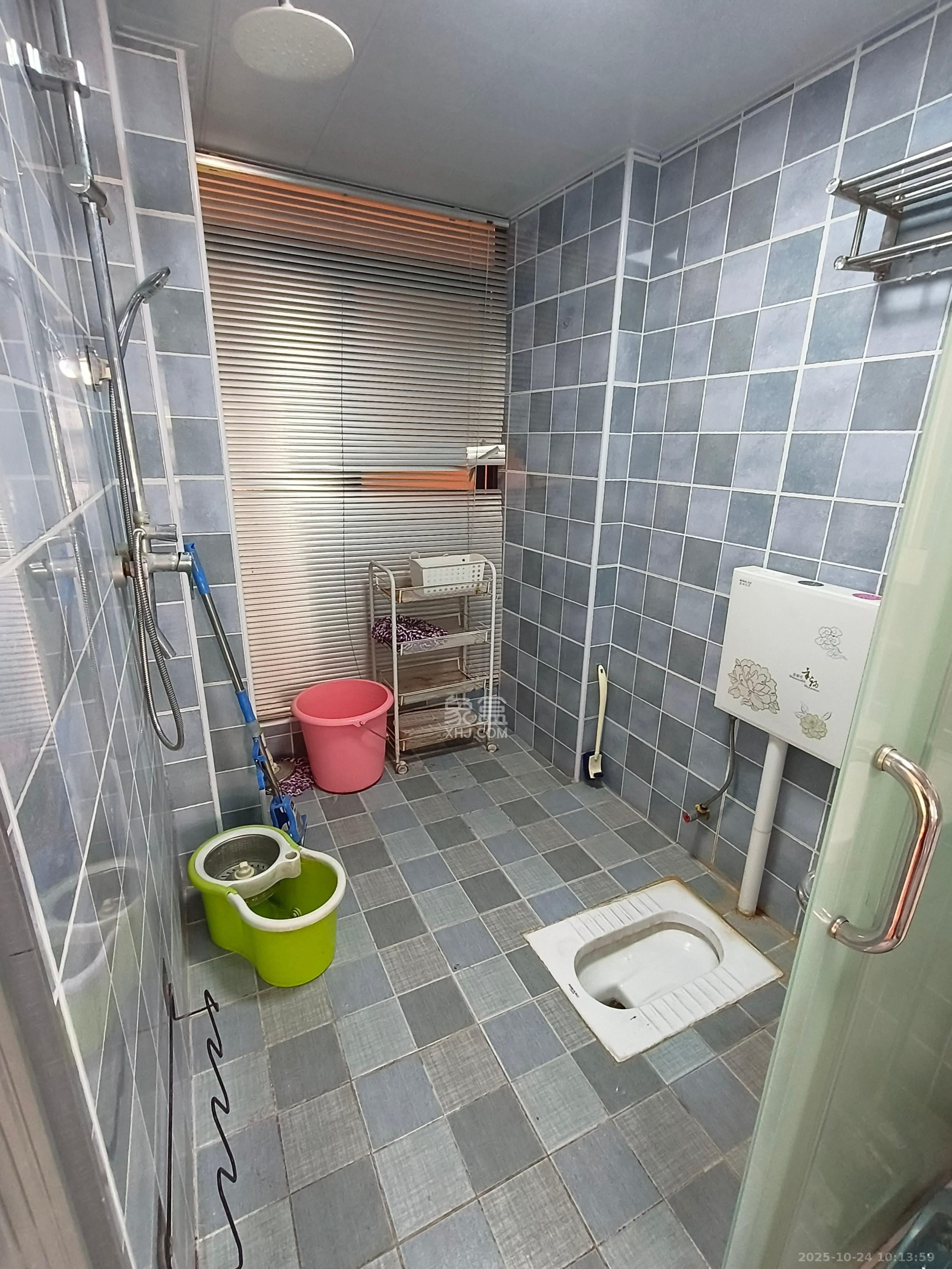 第六都(陆都小区)  3室2厅1卫    3300.0元/月 第六都(陆都小区)  3室2厅1卫    3300.0元/月室内图