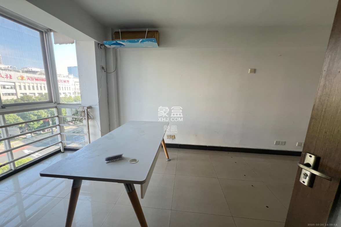 都市先锋 2室1厅1卫 1800.0元/月 都市先锋 2室1厅1卫 1800.0元/月室内图