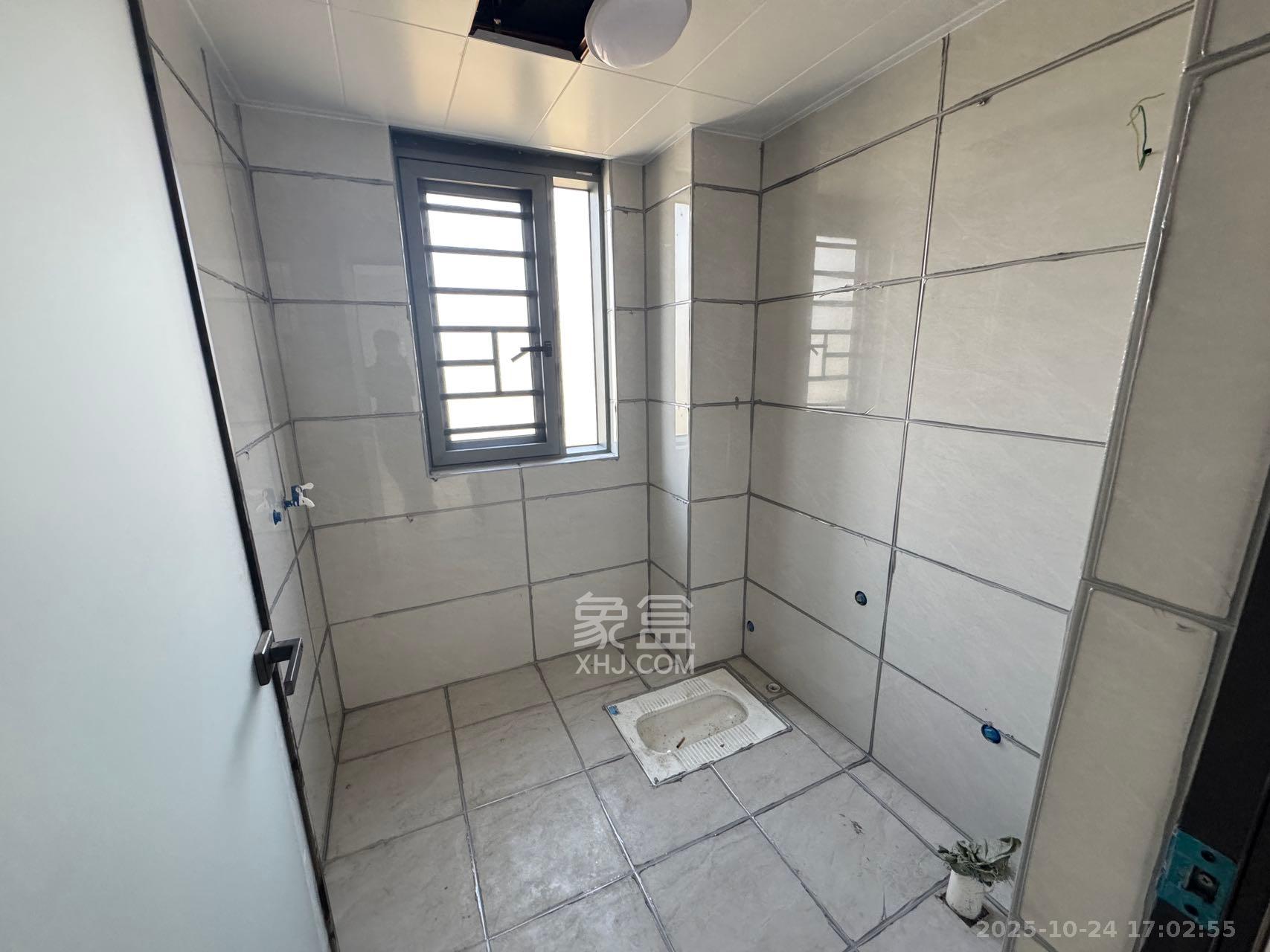 和景家园二期  2室1厅1卫    2000.0元/月室内图