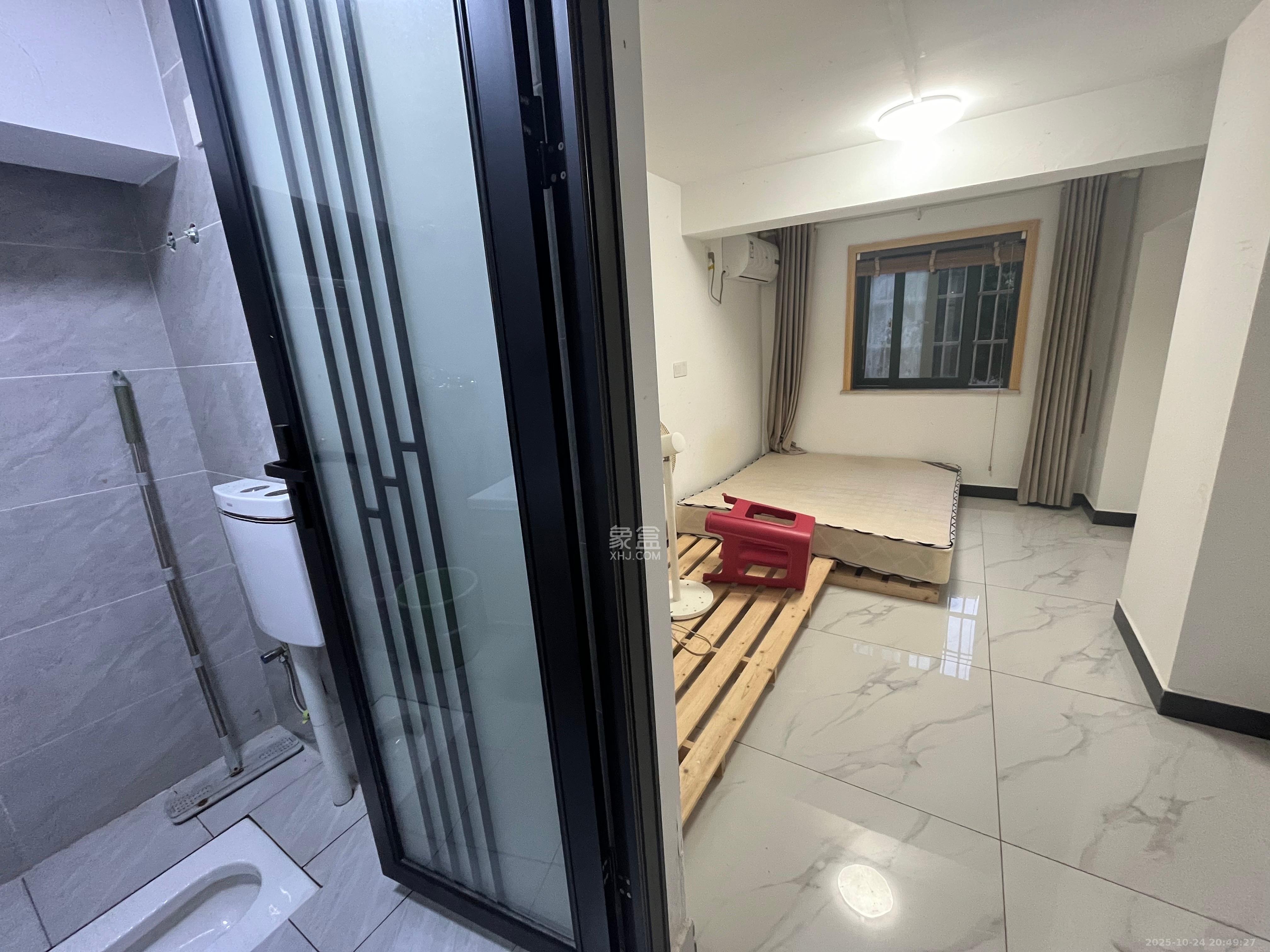 凯乐湘园  10室1厅1卫    5500.0元/月 凯乐湘园  10室1厅1卫    5500.0元/月室内图