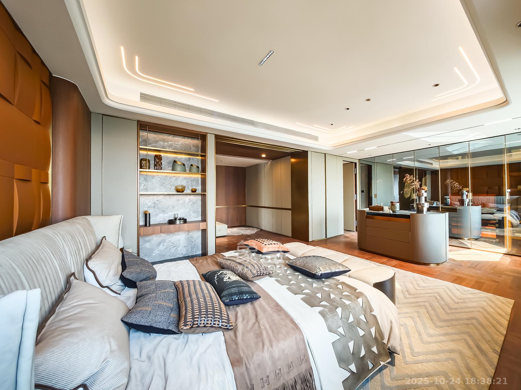 中欣楚天御府B区观澜  5室2厅3卫    1100.0万 中欣楚天御府B区观澜  5室2厅3卫    1100.0万卧室