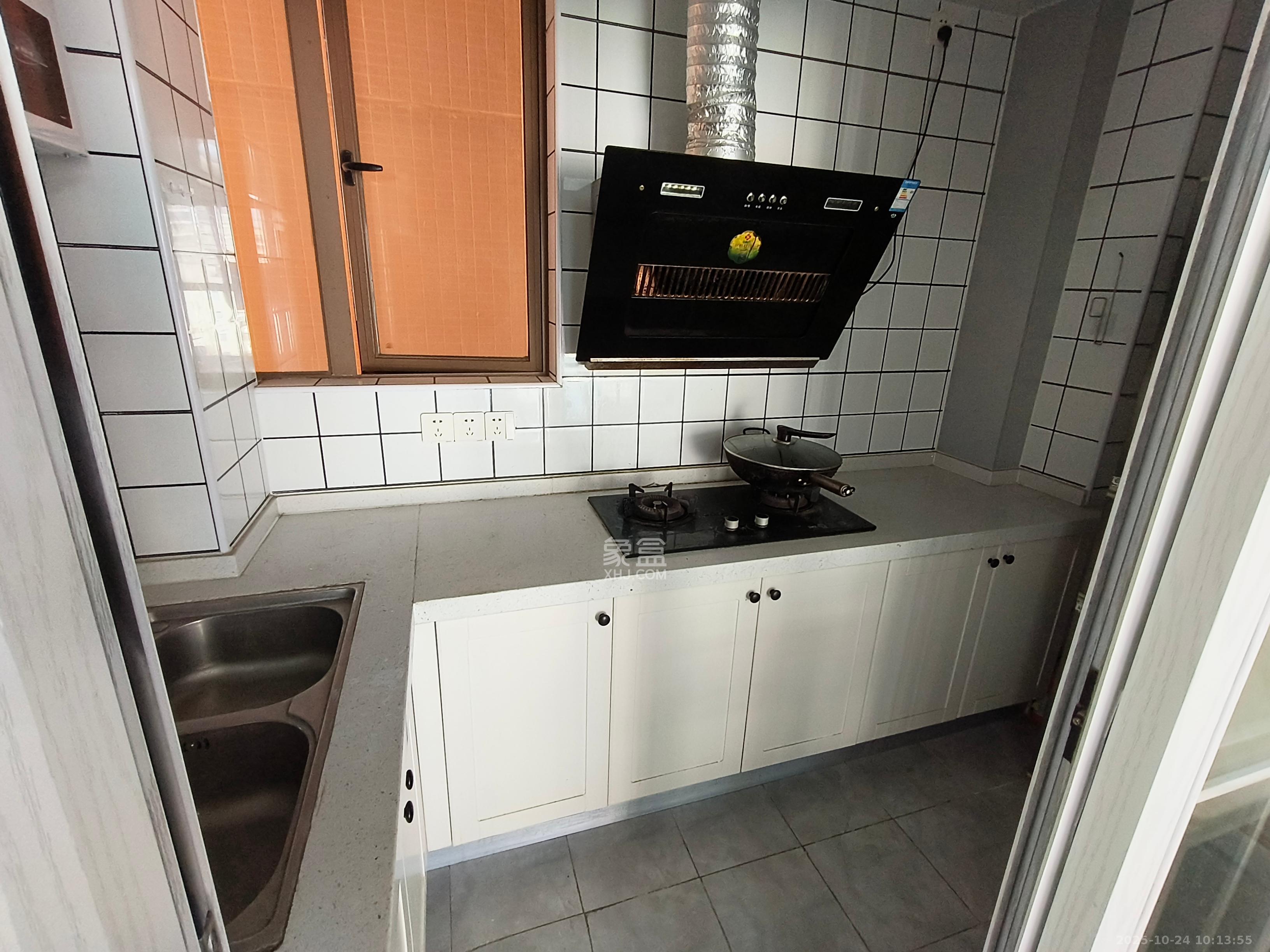 第六都(陆都小区)  3室2厅1卫    3300.0元/月 第六都(陆都小区)  3室2厅1卫    3300.0元/月室内图