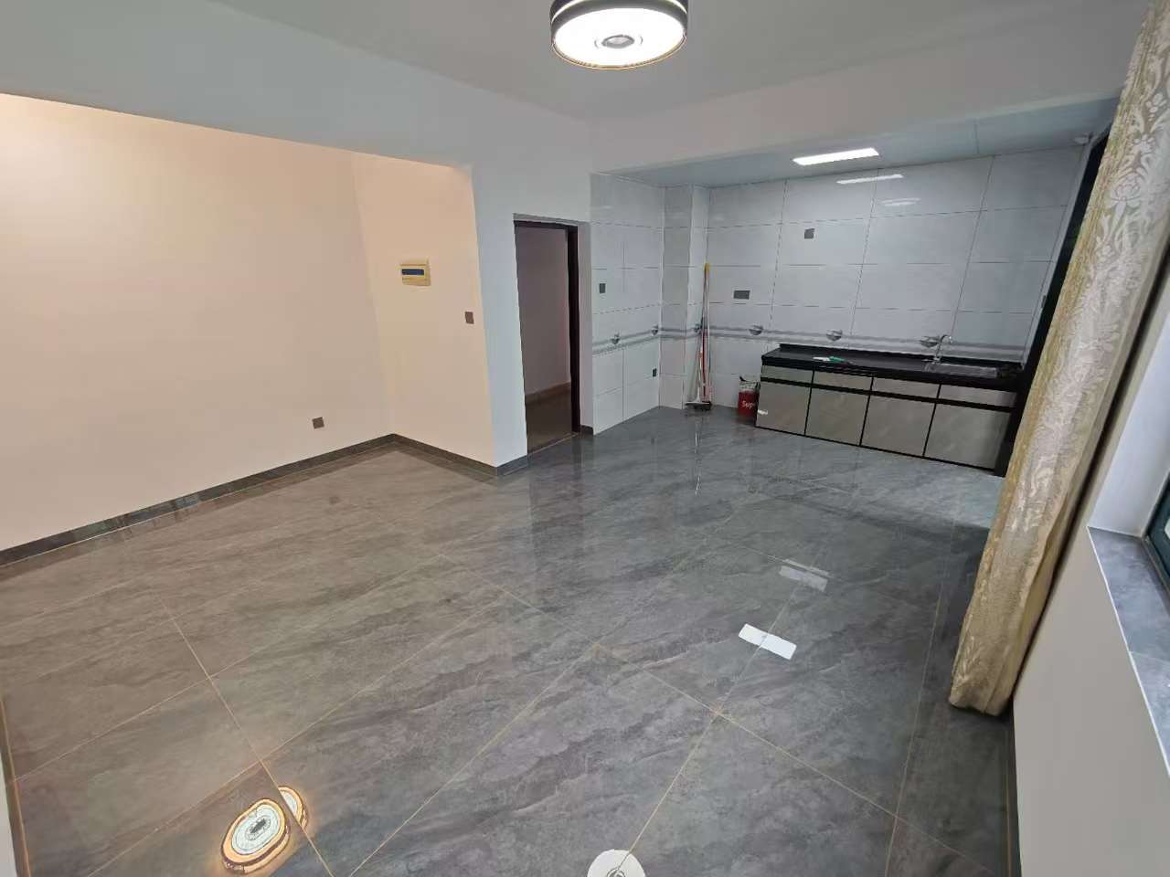 滨江新城 2室1厅1卫 1800.0元/月 滨江新城 2室1厅1卫 1800.0元/月室内图