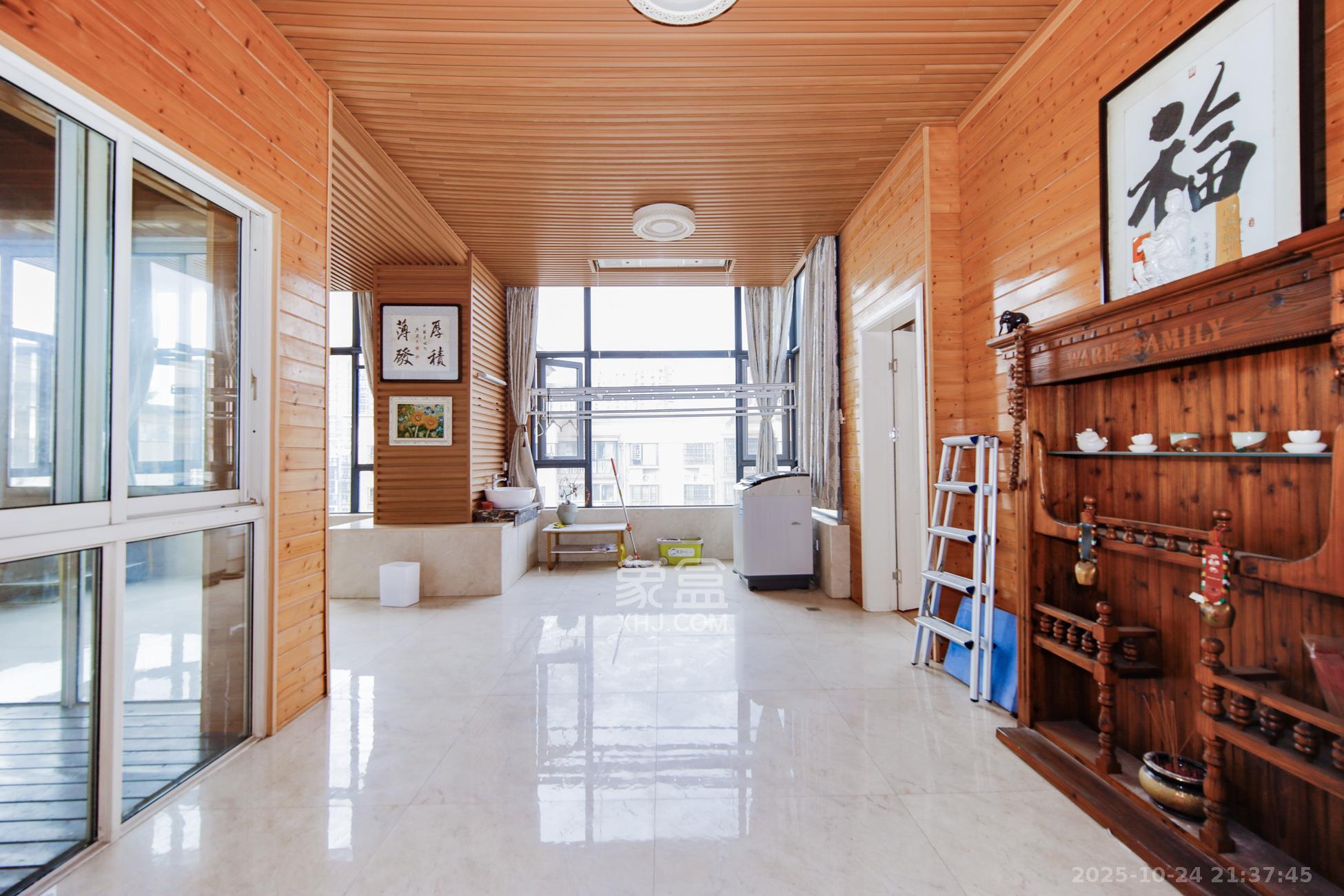 鑫天山水洲城  5室2厅3卫    265.0万阳台