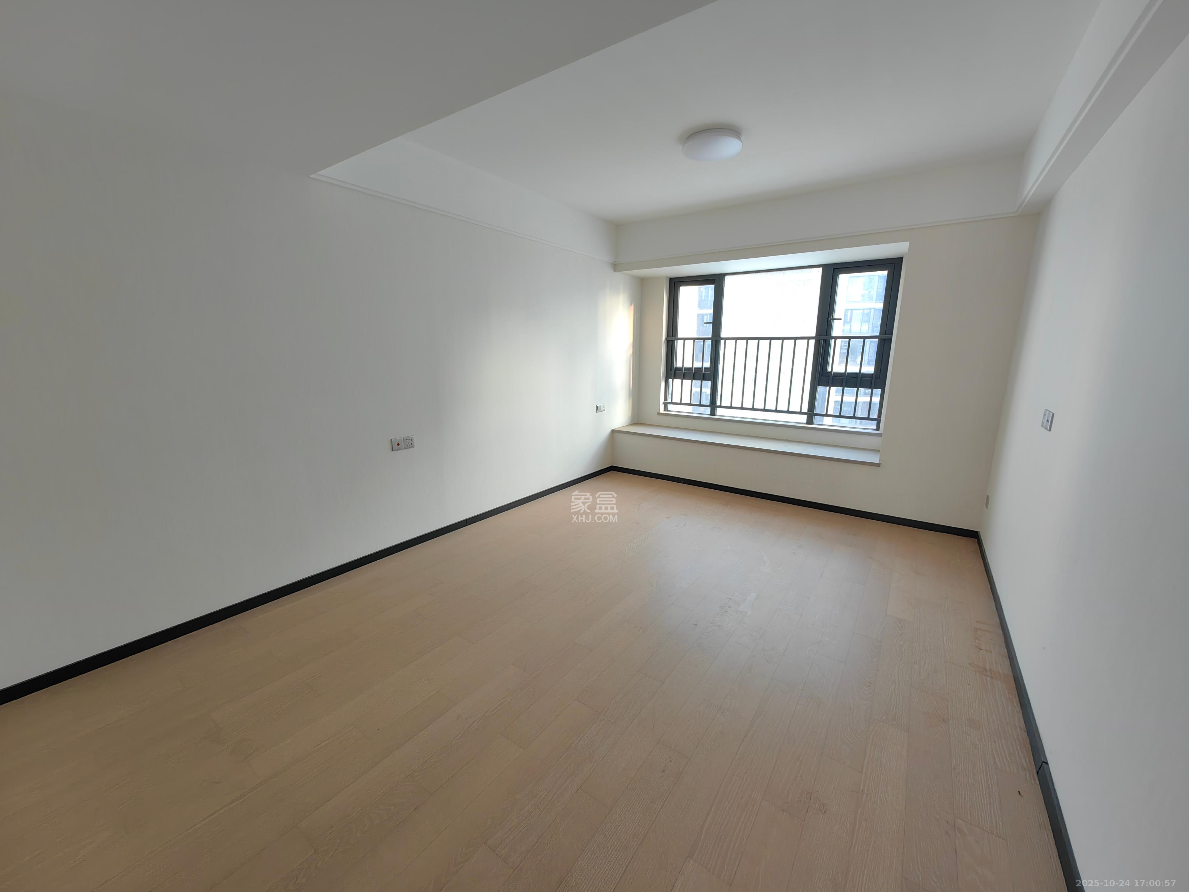 中海阅溪府  4室2厅2卫    3800.0元/月室内图