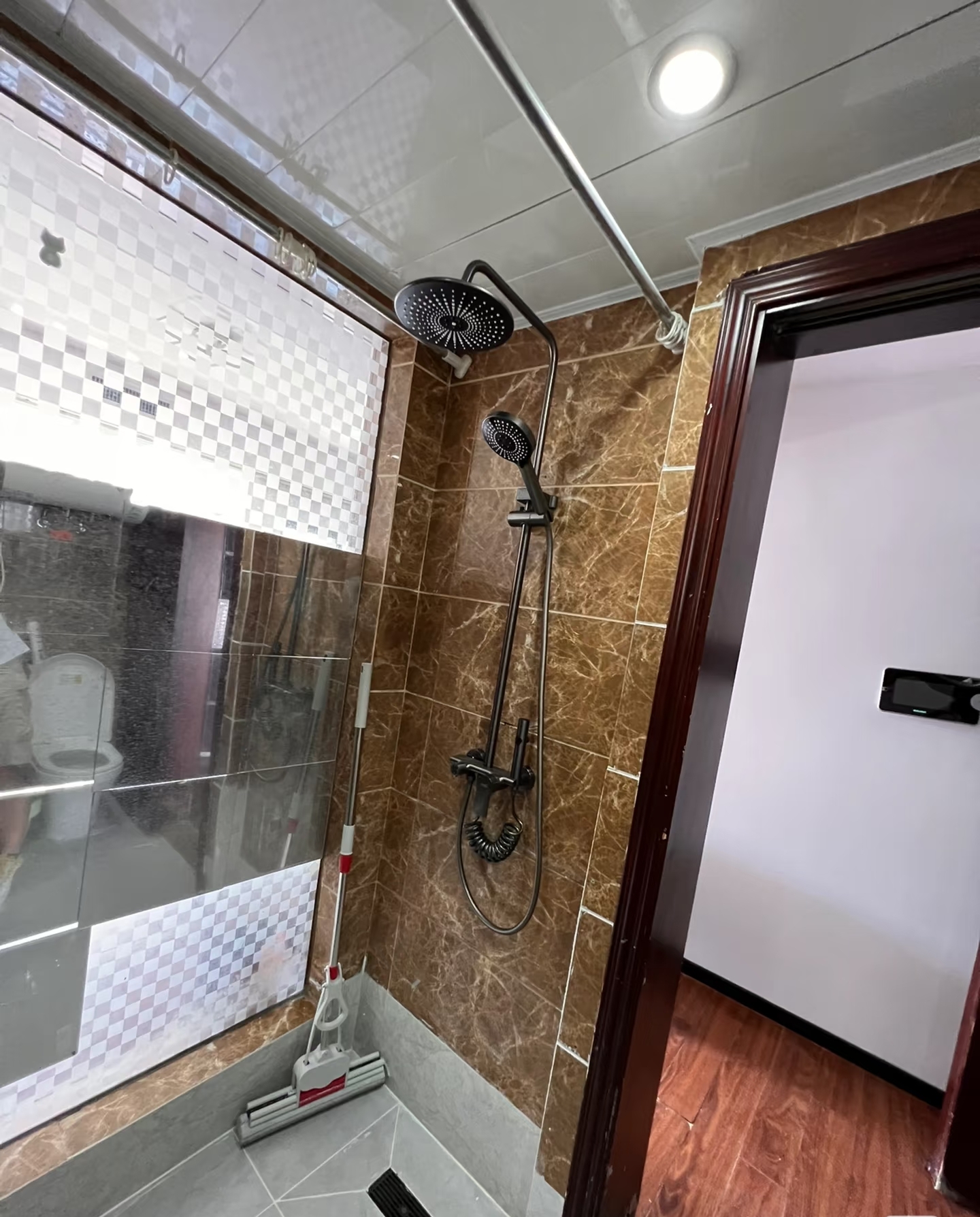 正大豪庭  1室0厅1卫    2200.0元/月室内图