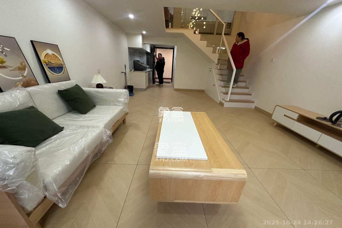 世茂璀璨天城公寓  1室1厅1卫    2300.0元/月 世茂璀璨天城公寓  1室1厅1卫    2300.0元/月室内图