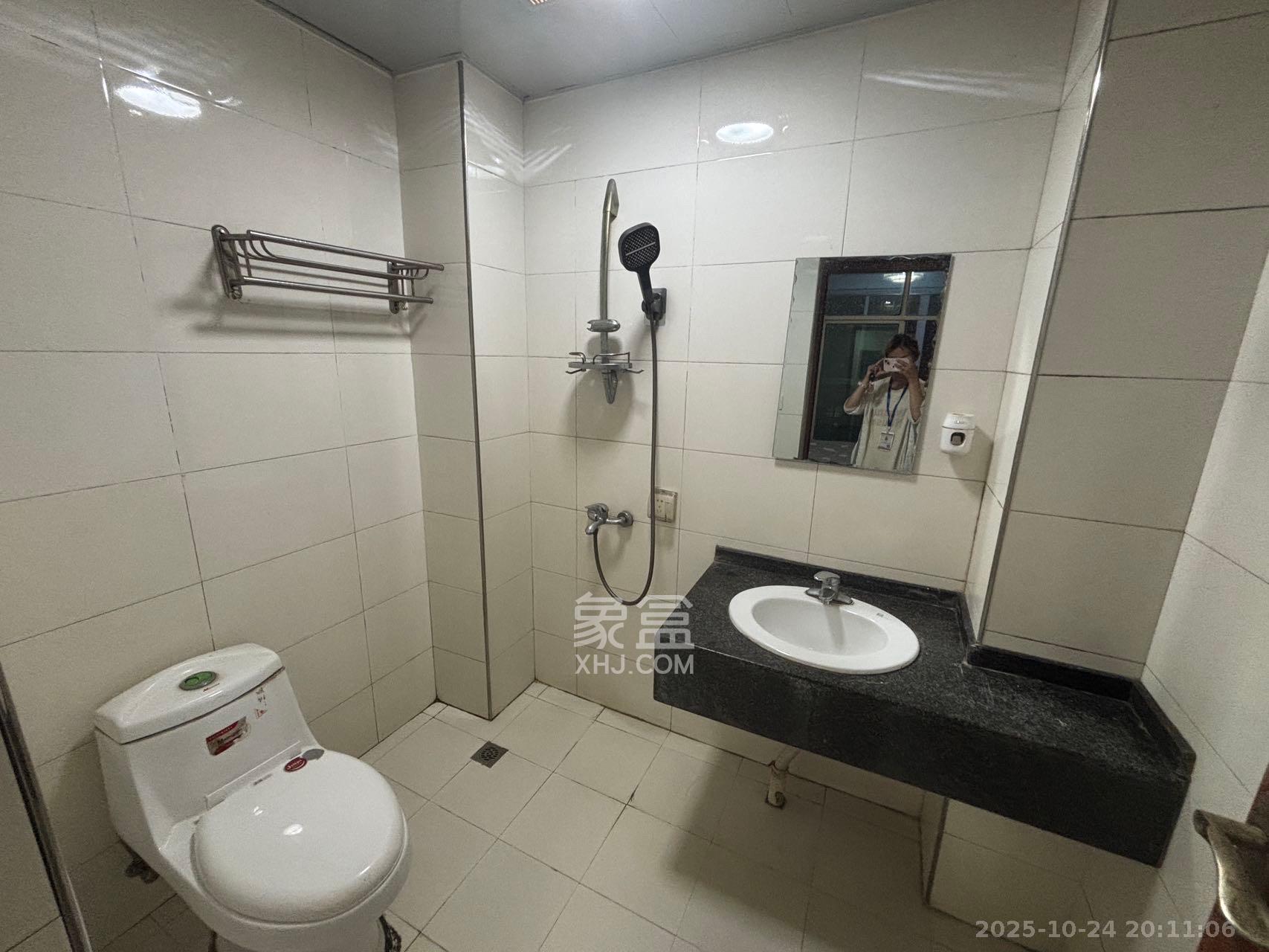 洞井二小区  3室2厅2卫    1800.0元/月室内图