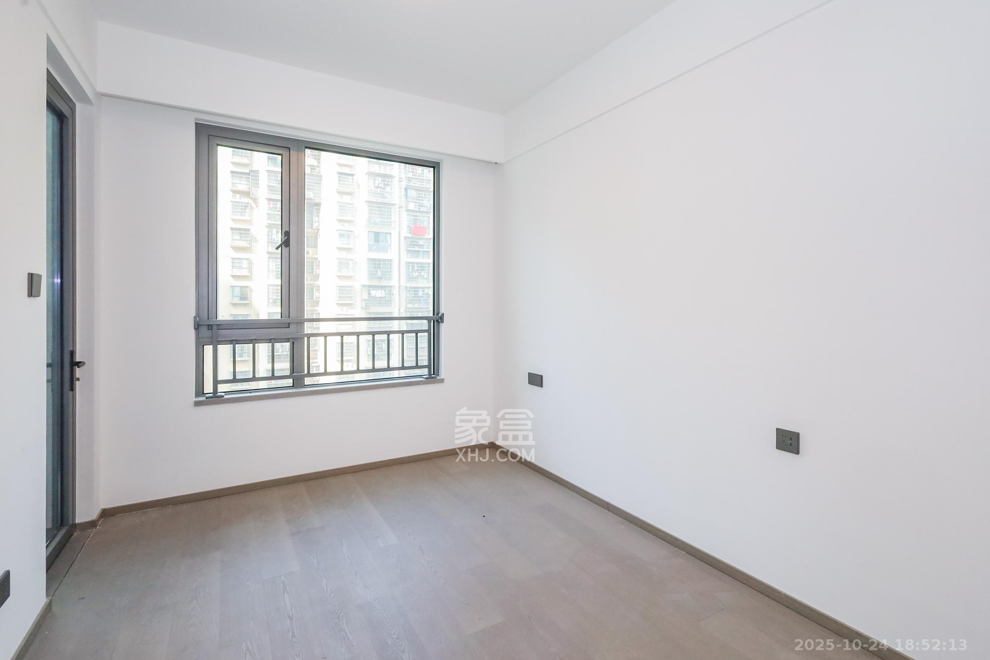 招商蛇口滨江境  3室2厅2卫    420.0万卧室