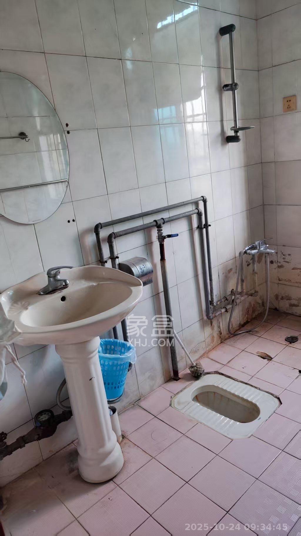 洞井商贸城 3室2厅2卫 1350.0元/月 洞井商贸城 3室2厅2卫 1350.0元/月室内图