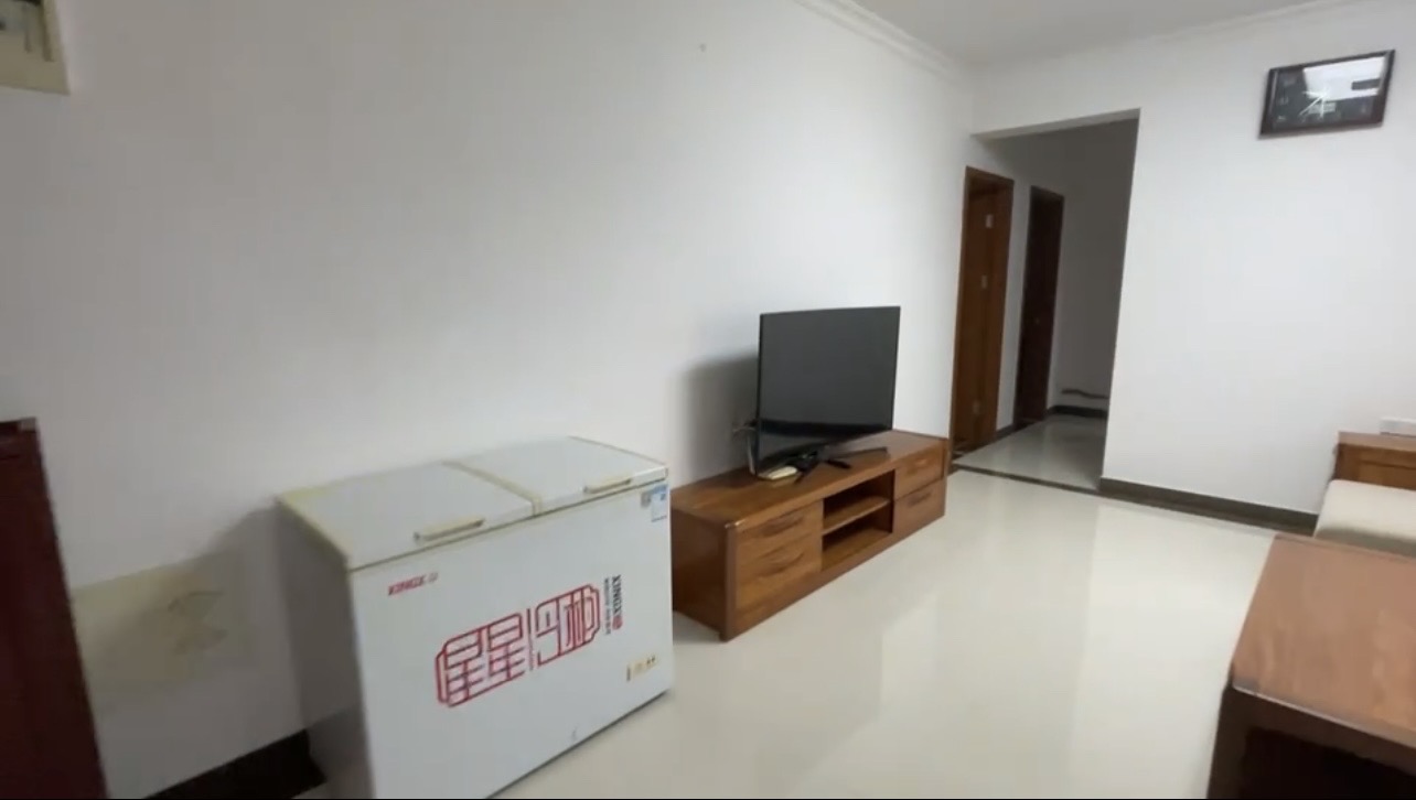 龙光海云天  3室2厅1卫    2000.0元/月室内图