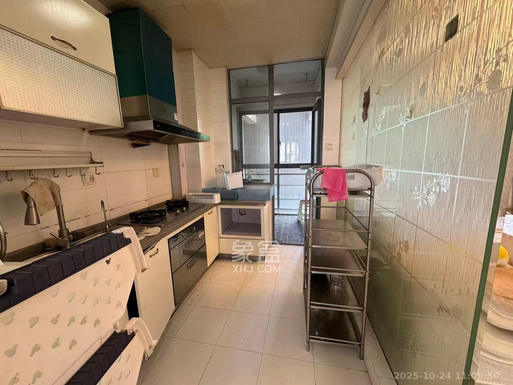 银港水晶城 3室2厅2卫 2800.0元/月 银港水晶城 3室2厅2卫 2800.0元/月室内图