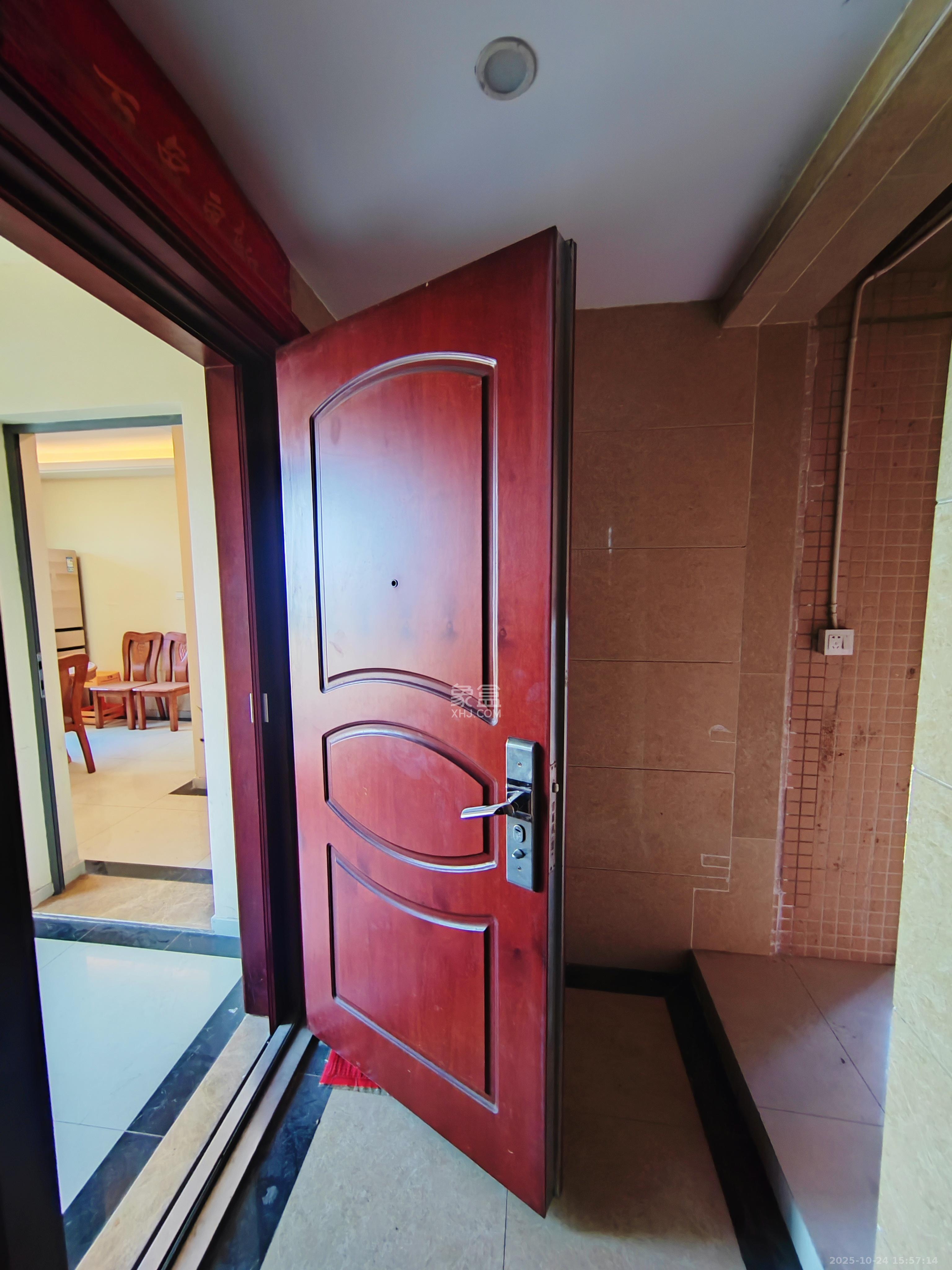 珠江郦城薰衣道  1室2厅1卫    2300.0元/月 珠江郦城薰衣道  1室2厅1卫    2300.0元/月室内图