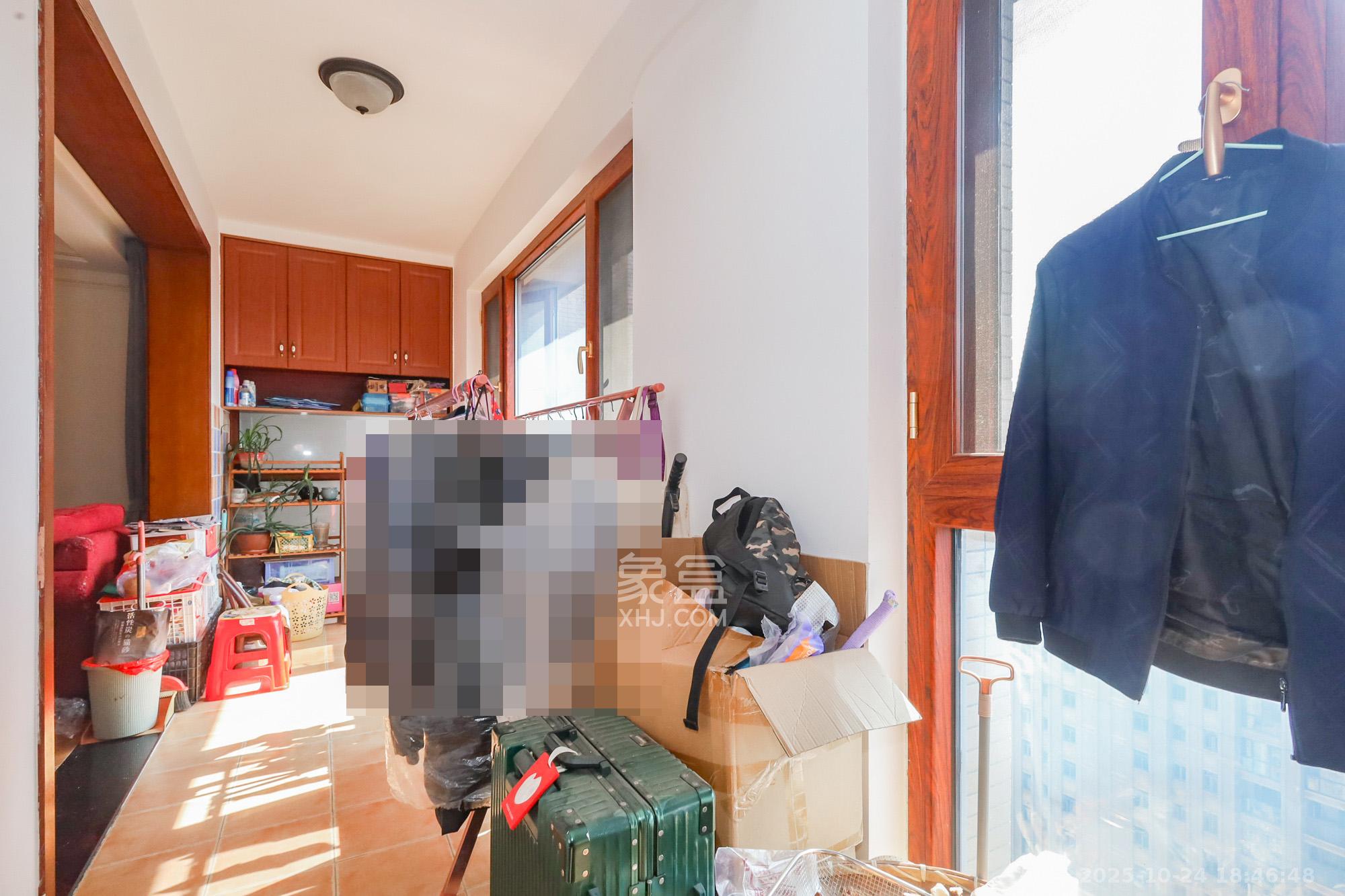 八方小区B区  4室2厅2卫    518.0万阳台