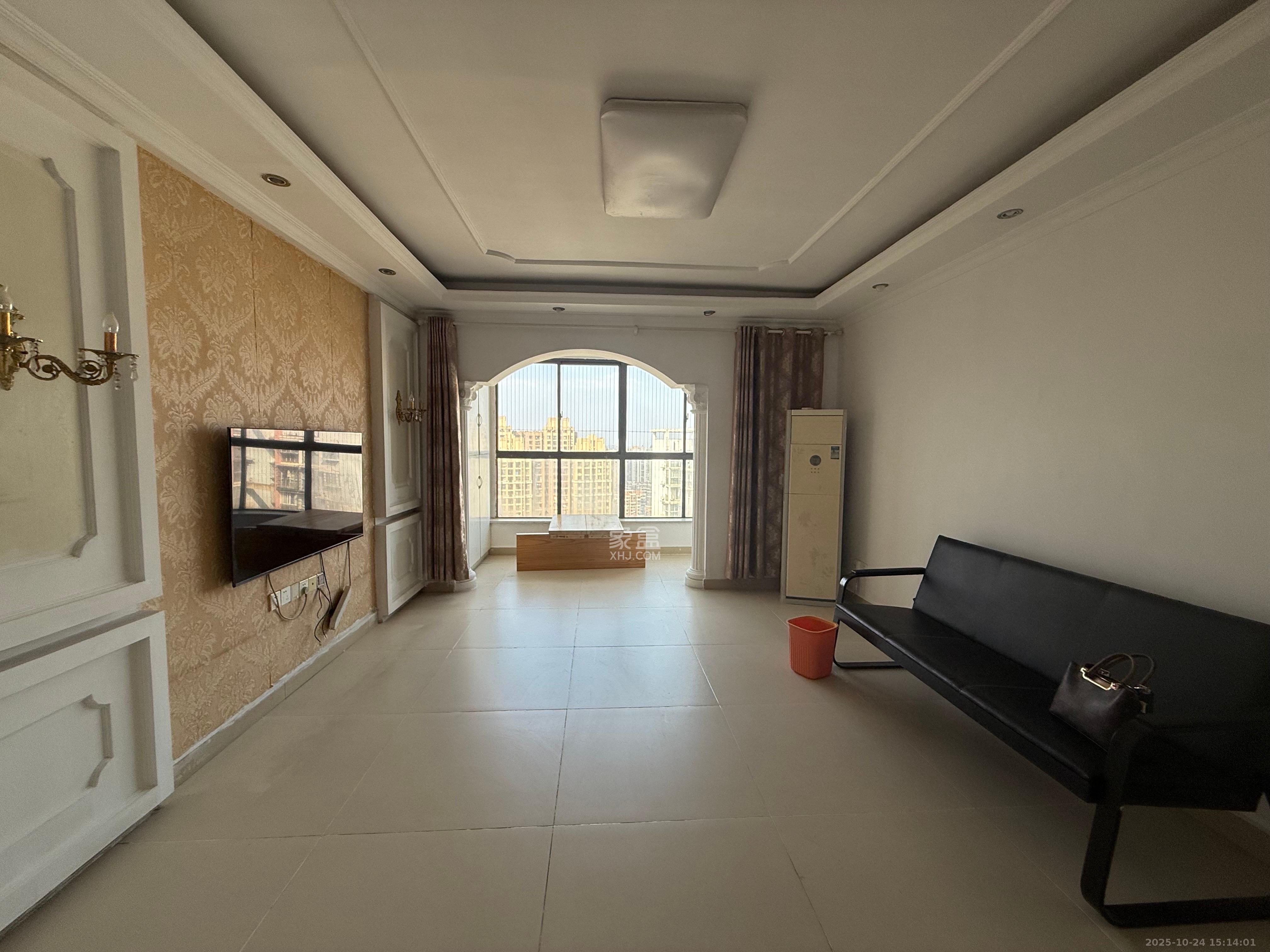 尚城  3室2厅2卫    2100.0元/月室内图1