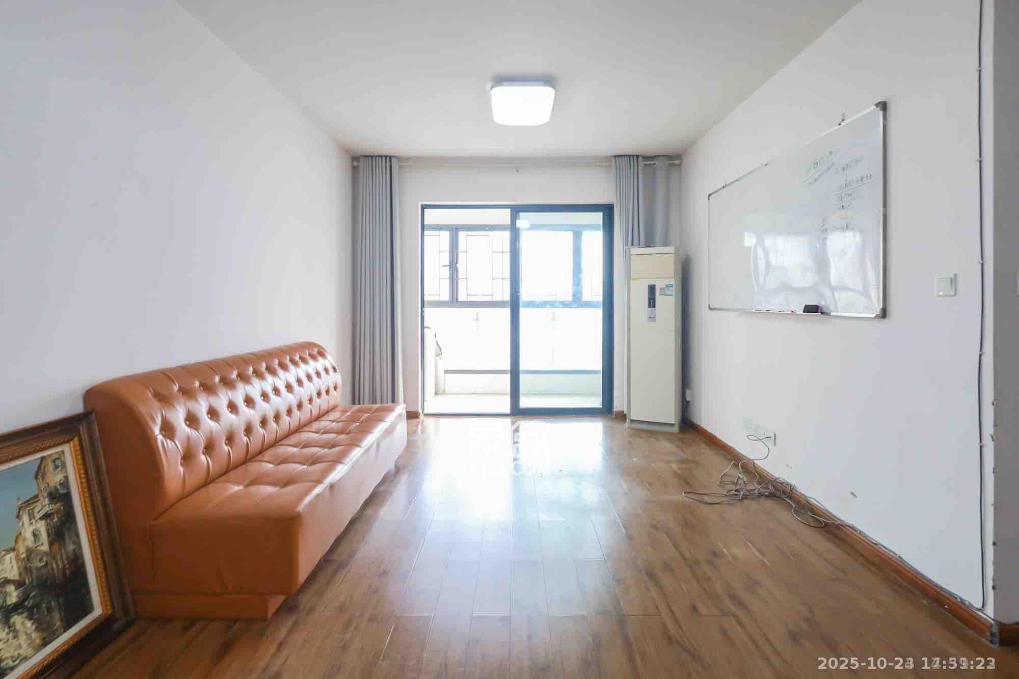 奥克斯广场 3室2厅1卫 2500.0元/月 奥克斯广场 3室2厅1卫 2500.0元/月室内图