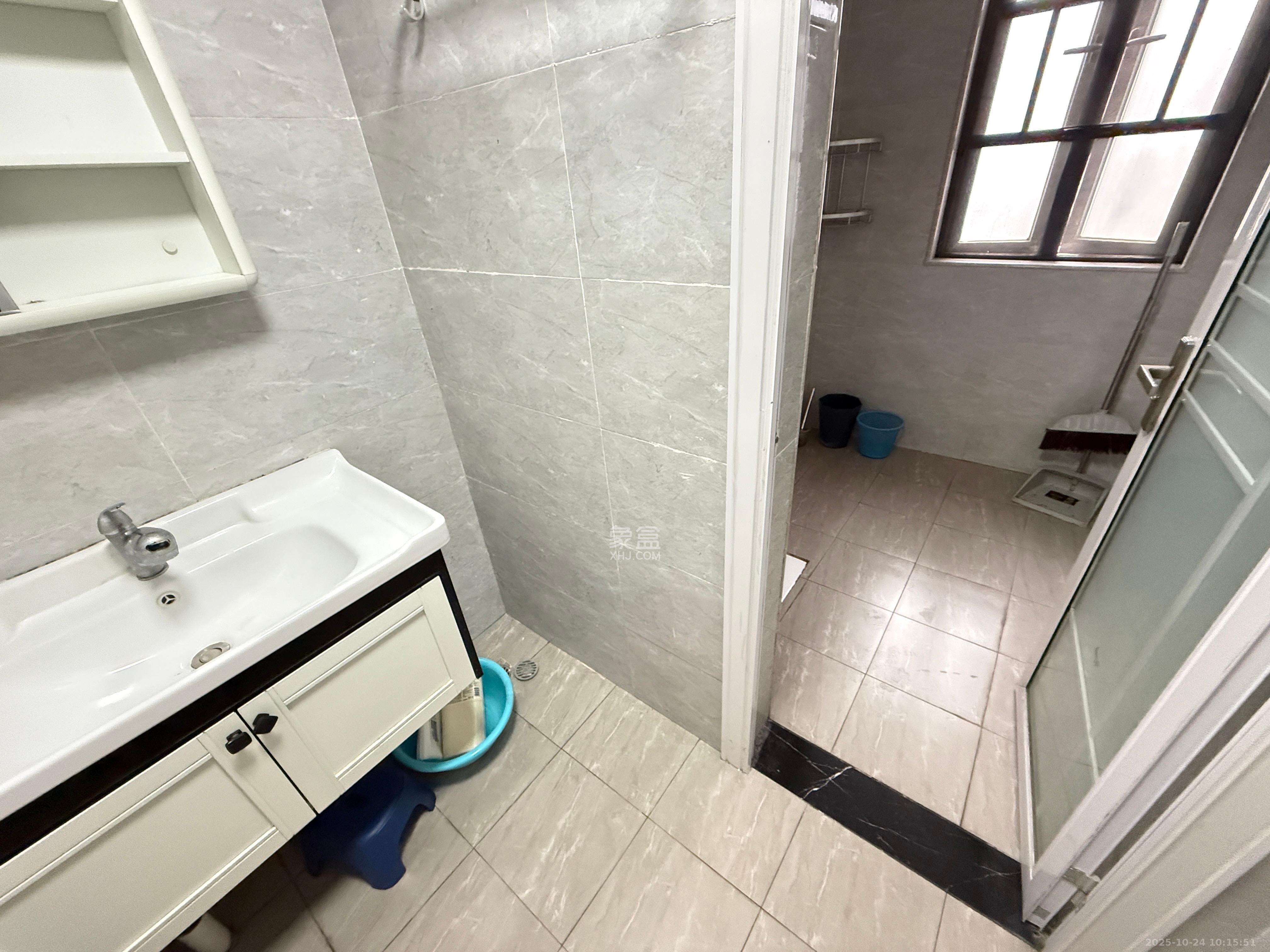 半山壹号  3室2厅2卫    2500.0元/月室内图