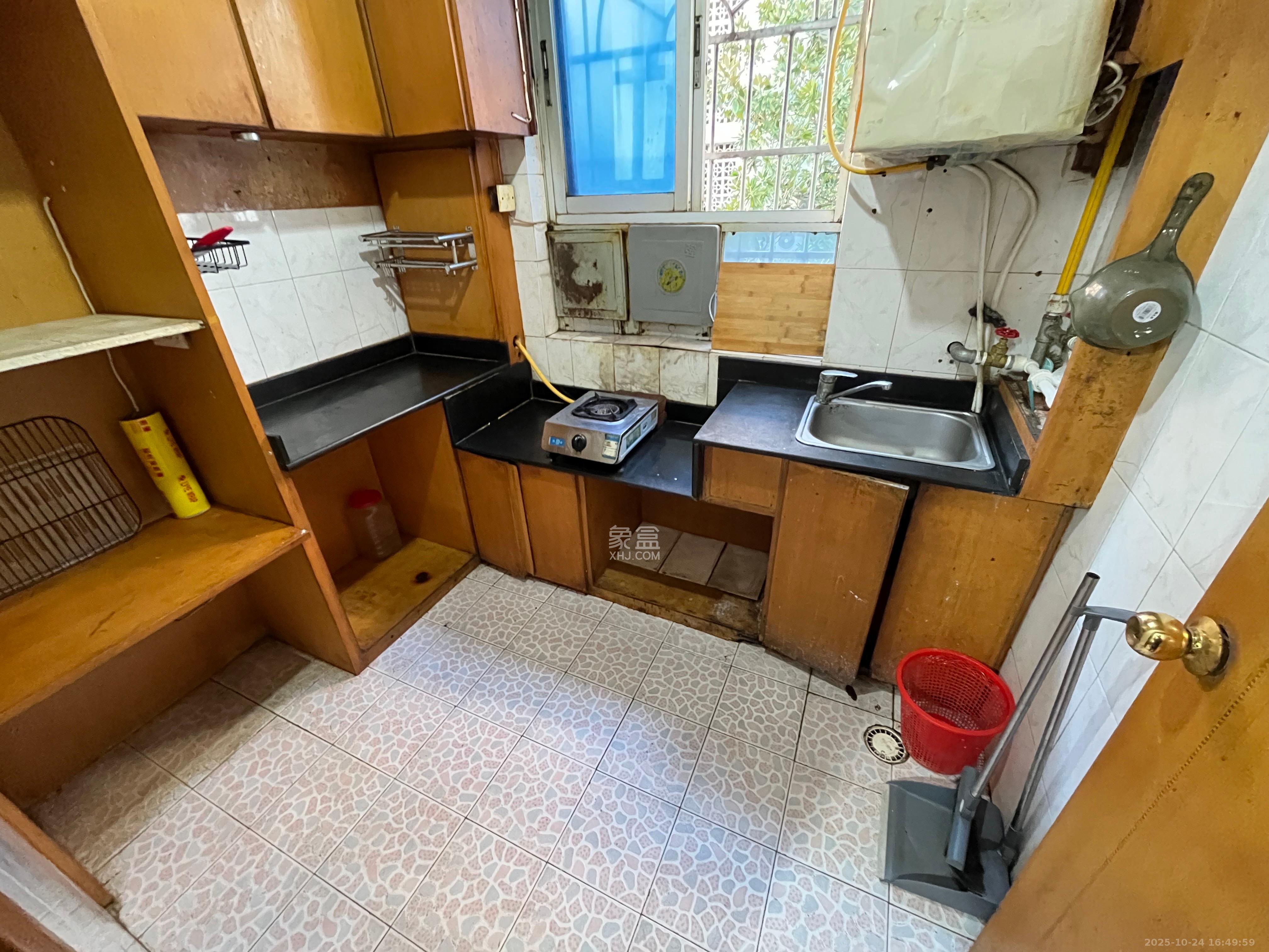 鸿园小区 2室1厅1卫 1500.0元/月 鸿园小区 2室1厅1卫 1500.0元/月室内图