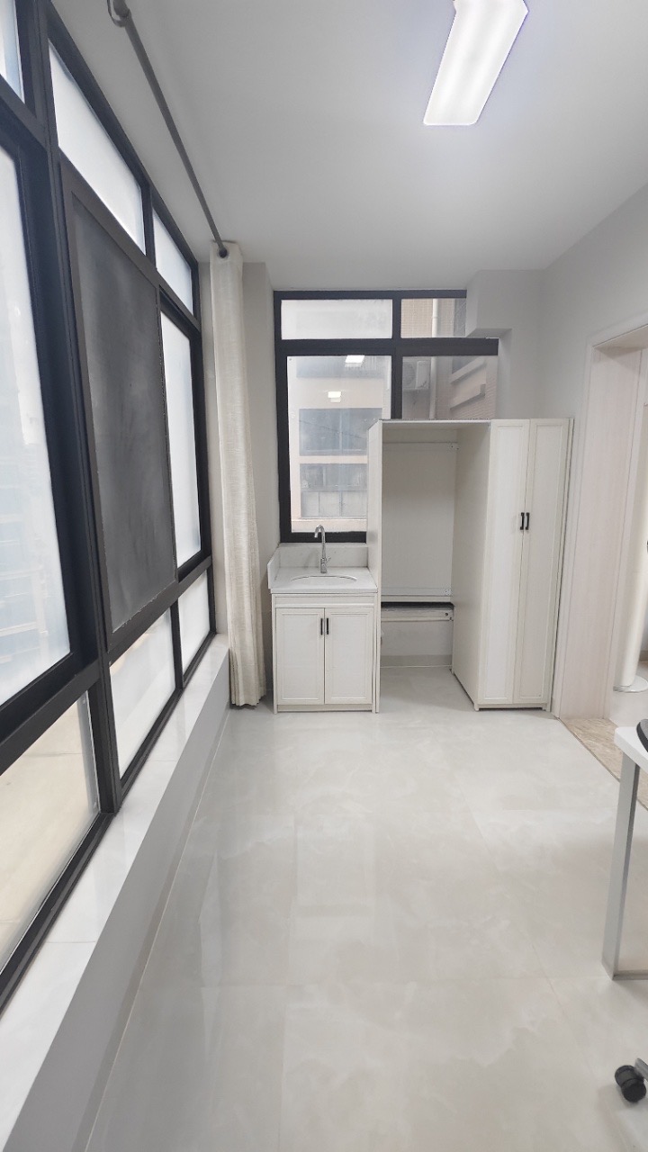 滨江帝景二期(三期) 3室2厅2卫 188.0万 滨江帝景二期(三期) 3室2厅2卫 188.0万客厅