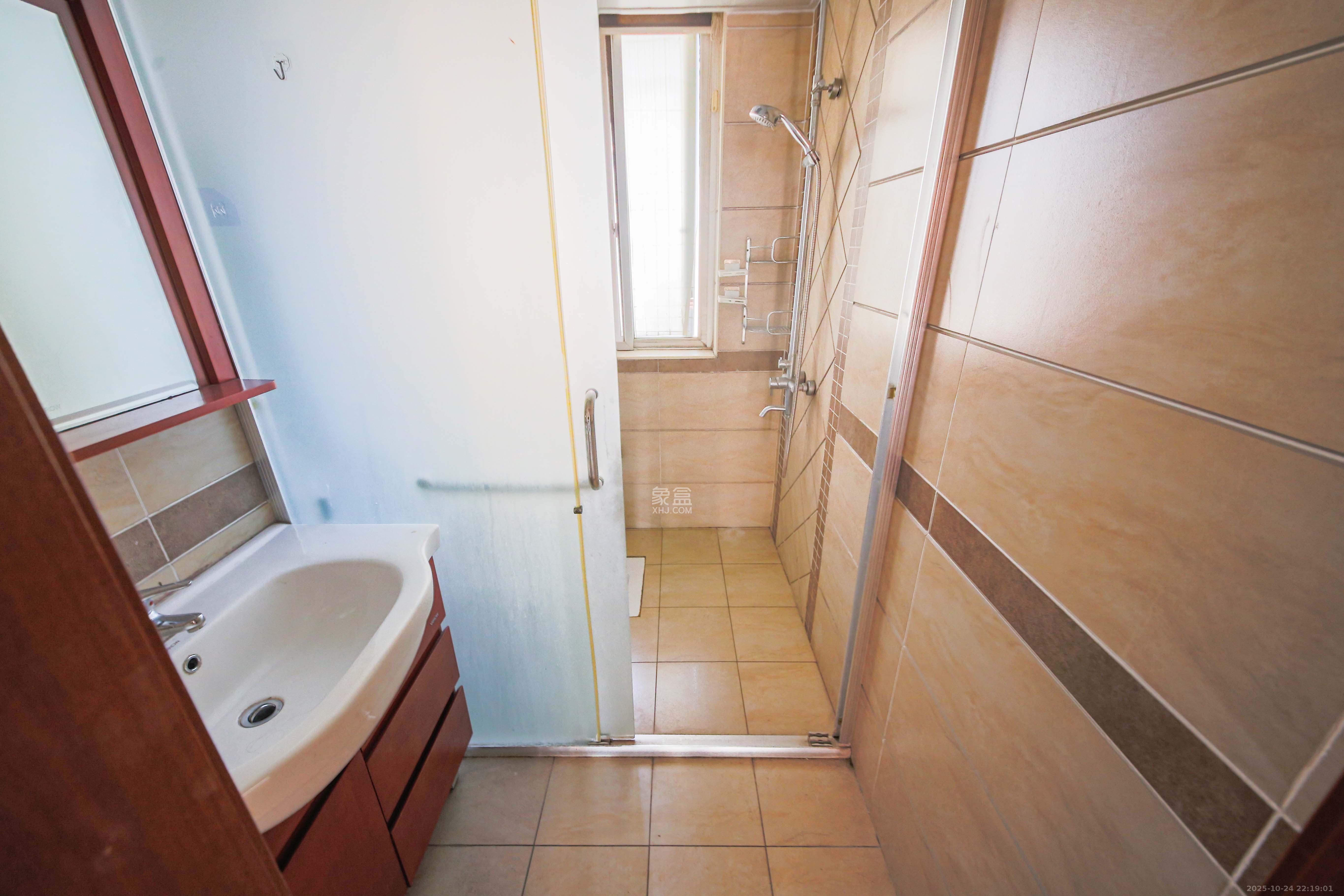 星城荣域  3室2厅2卫    158.0万 星城荣域  3室2厅2卫    158.0万卫生间