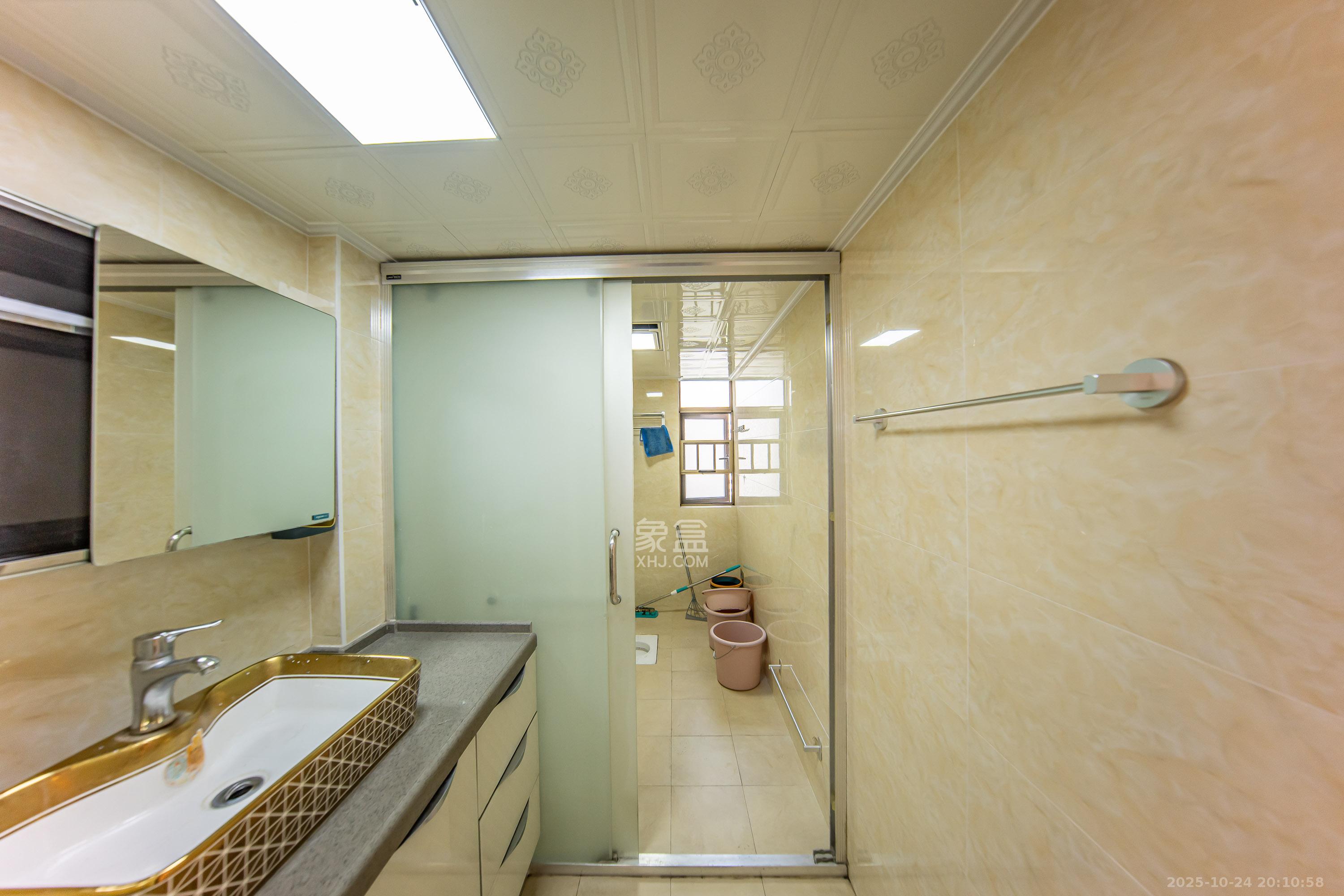 江山帝景哈佛  3室2厅2卫    128.0万卫生间