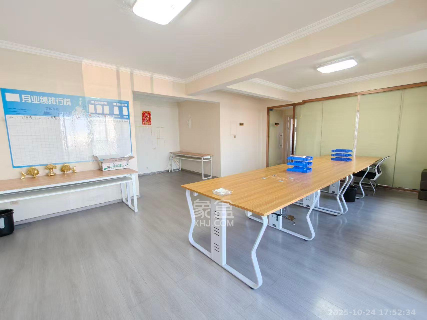 财富港湾(绿领大厦)  2室2厅1卫    2400.0元/月 财富港湾(绿领大厦)  2室2厅1卫    2400.0元/月室内图