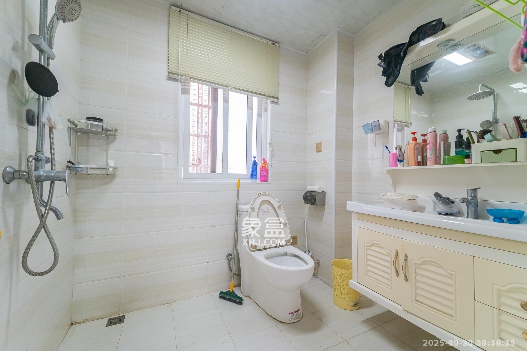 泊林晶城  4室2厅2卫    2300.0元/月室内图