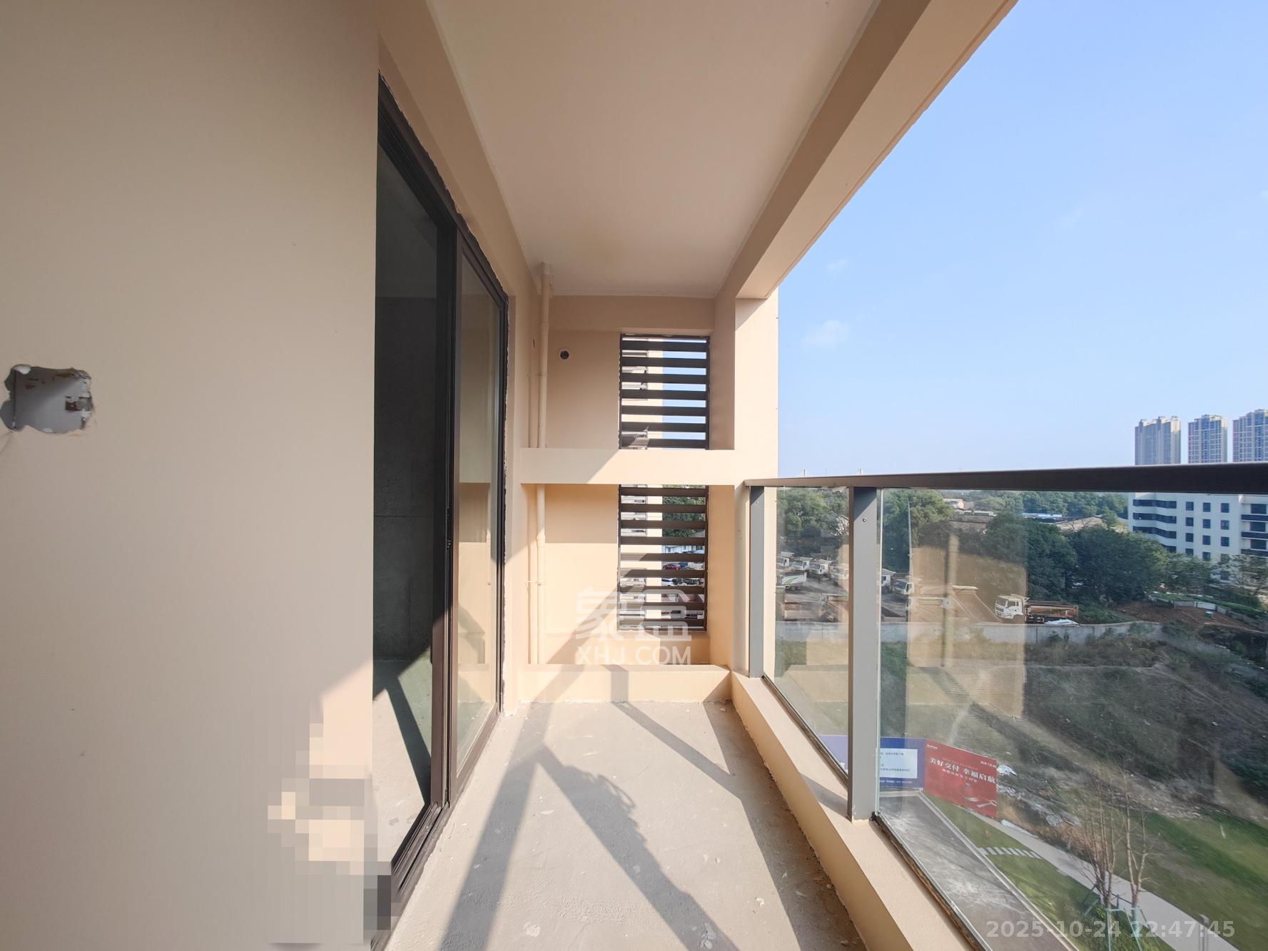 远洋红星天铂一期 3室2厅1卫 85.0万 远洋红星天铂一期 3室2厅1卫 85.0万阳台