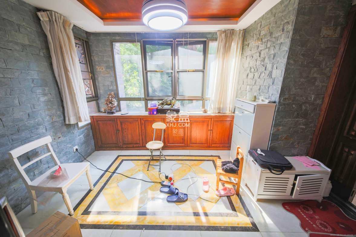 奥林匹克花园  4室2厅3卫    200.0万 奥林匹克花园  4室2厅3卫    200.0万阳台