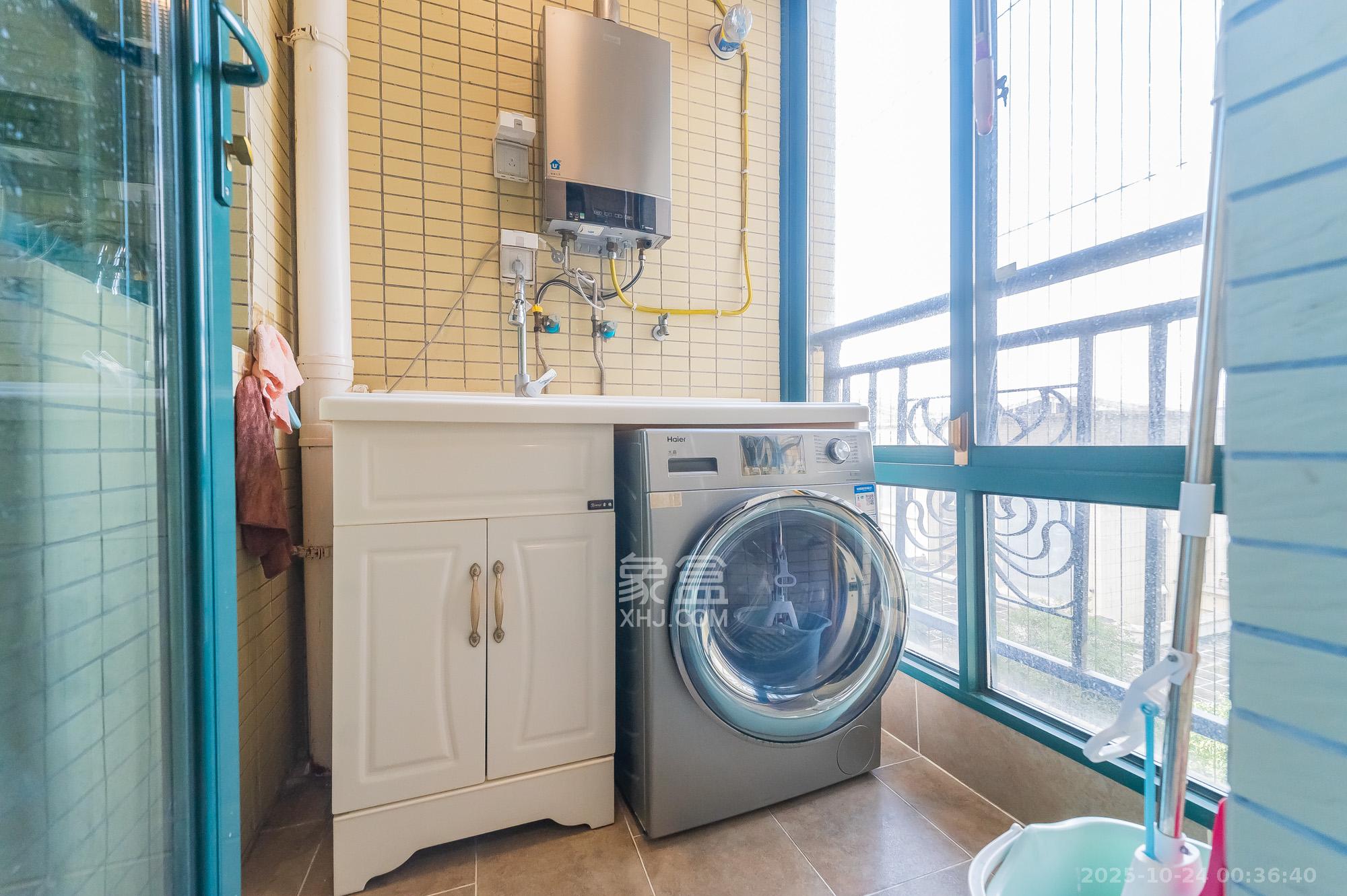 恒大翡翠华庭  4室2厅2卫    125.0万厨房