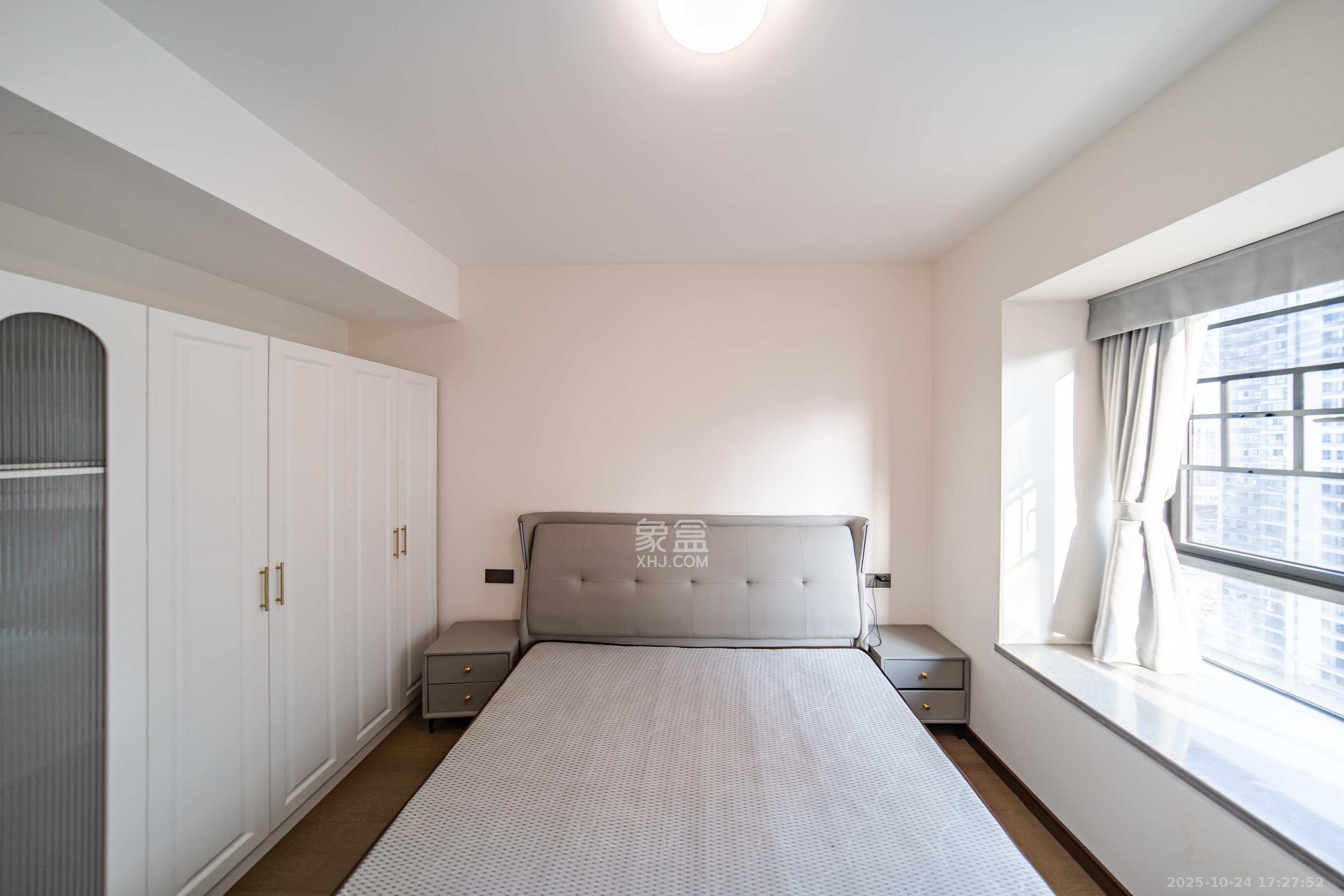 卓越洋湖晴翠  4室2厅2卫    180.0万卧室