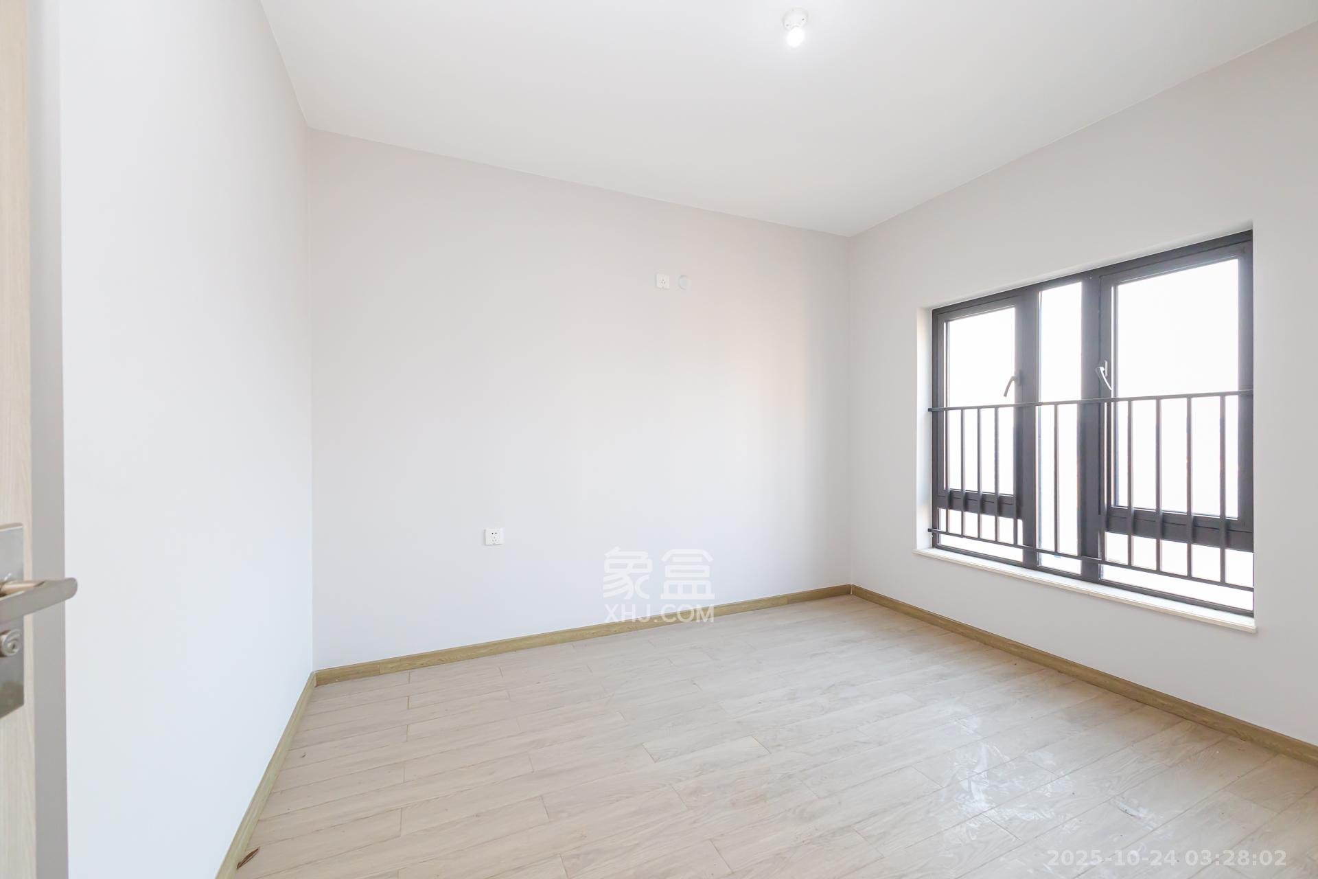 时代倾城五期  4室2厅2卫    93.8万 时代倾城五期  4室2厅2卫    93.8万卧室