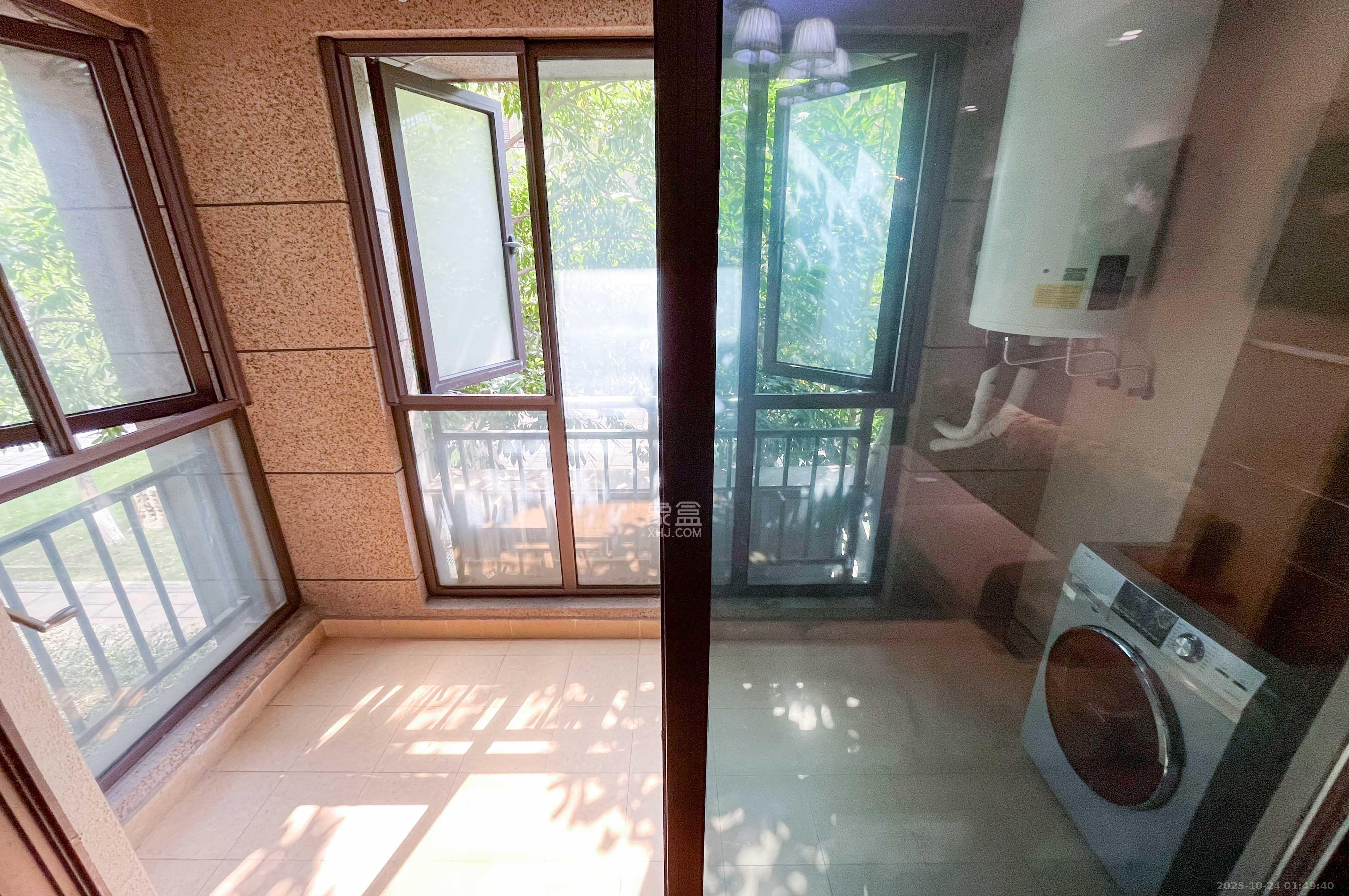 万科里梅溪郡 4室2厅1卫 242.0万 万科里梅溪郡 4室2厅1卫 242.0万其他