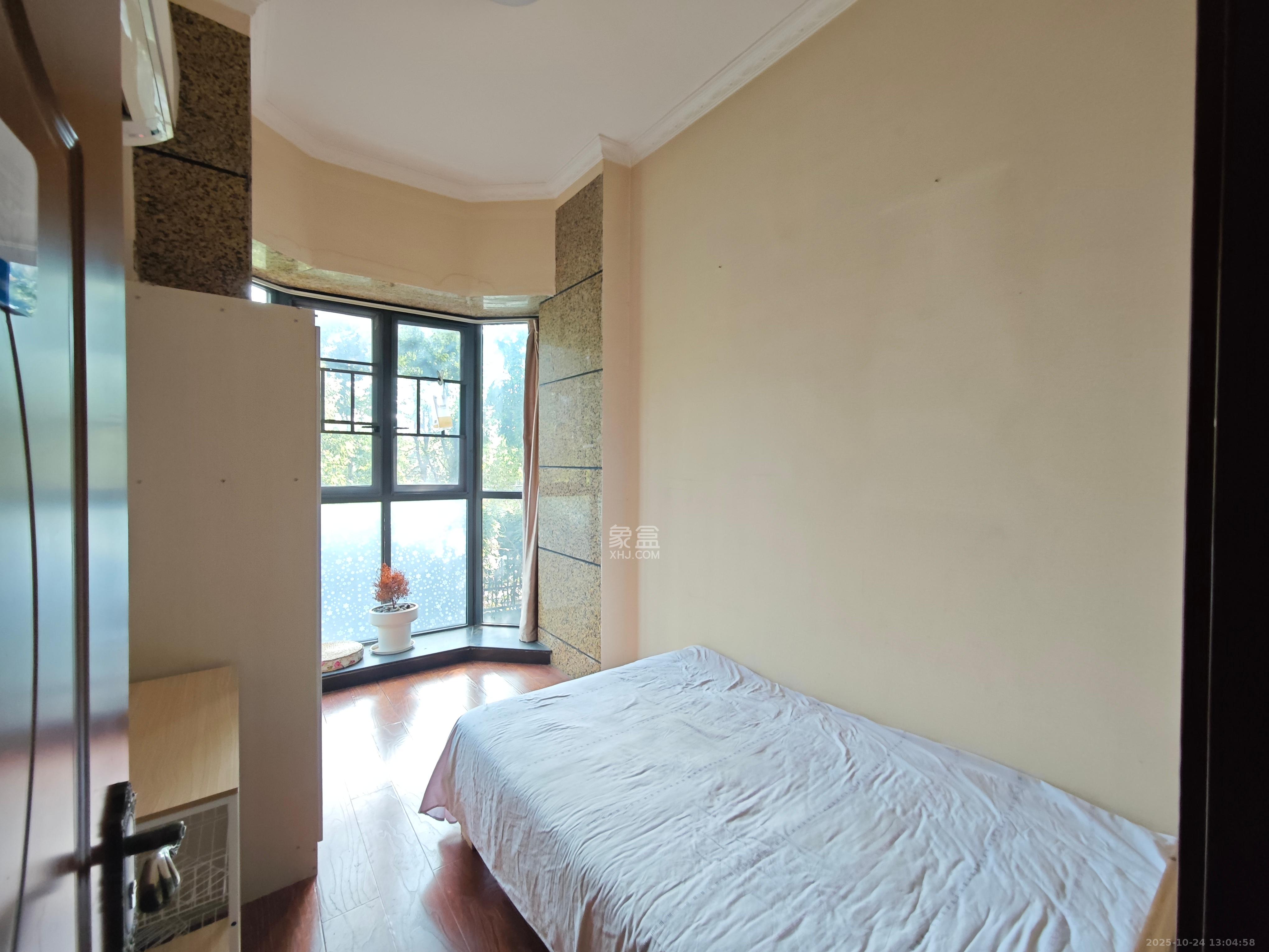 清溪川九号  5室2厅1卫    3600.0元/月 清溪川九号  5室2厅1卫    3600.0元/月室内图