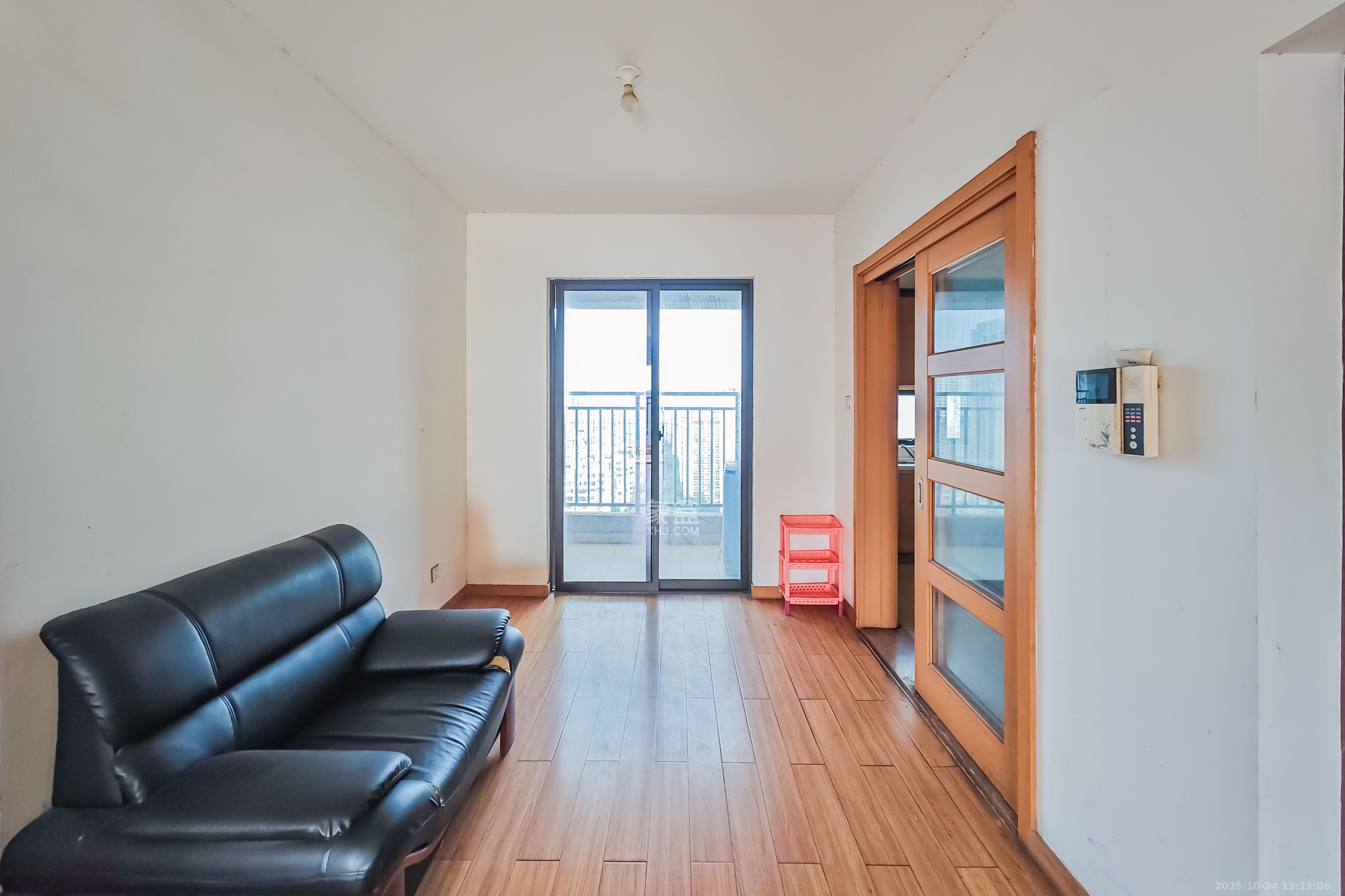 旭辉国际广场（永升商业广场）  4室2厅2卫    170.0万客厅