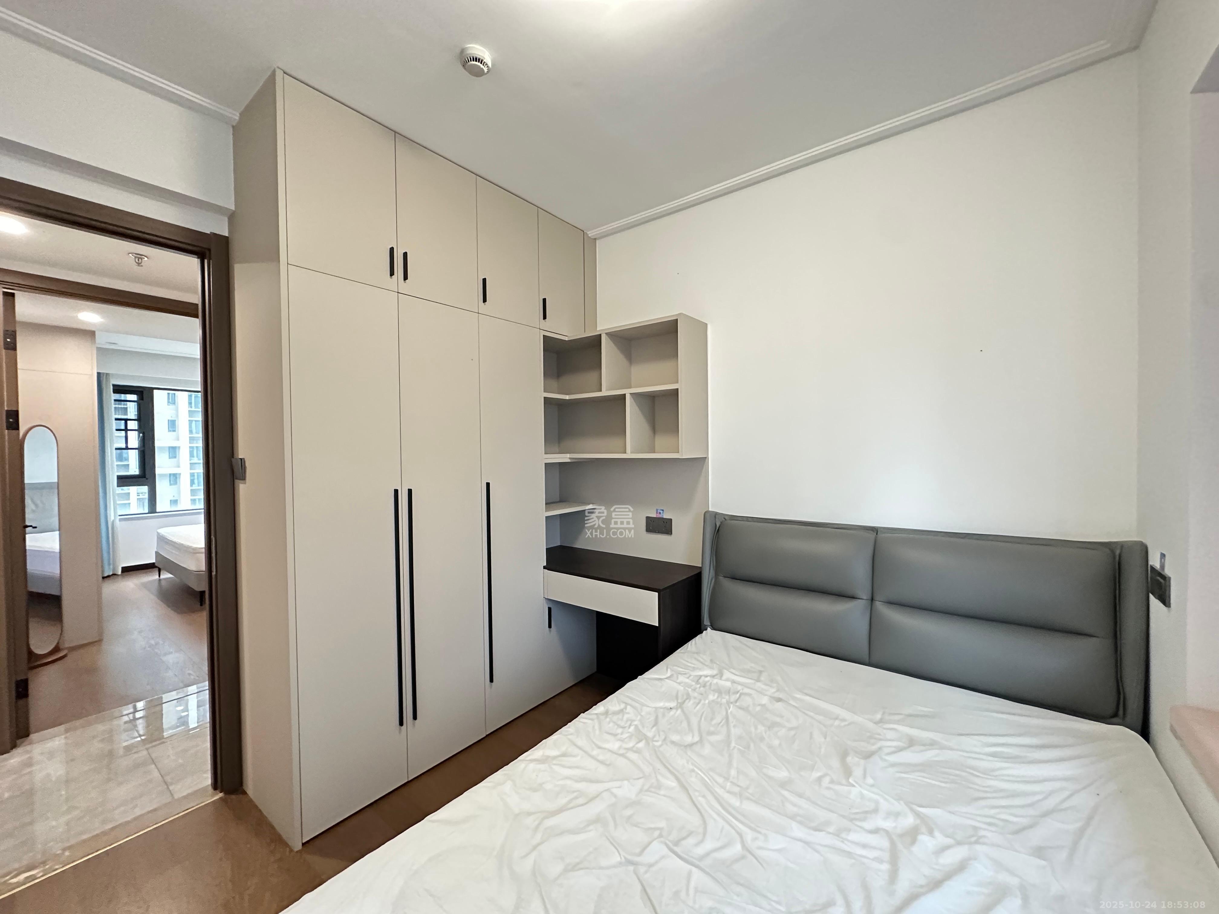 卓越中寰  4室2厅2卫    5500.0元/月室内图