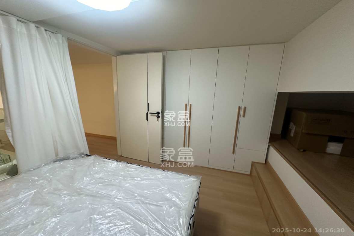 世茂璀璨天城公寓  1室1厅1卫    2300.0元/月 世茂璀璨天城公寓  1室1厅1卫    2300.0元/月室内图