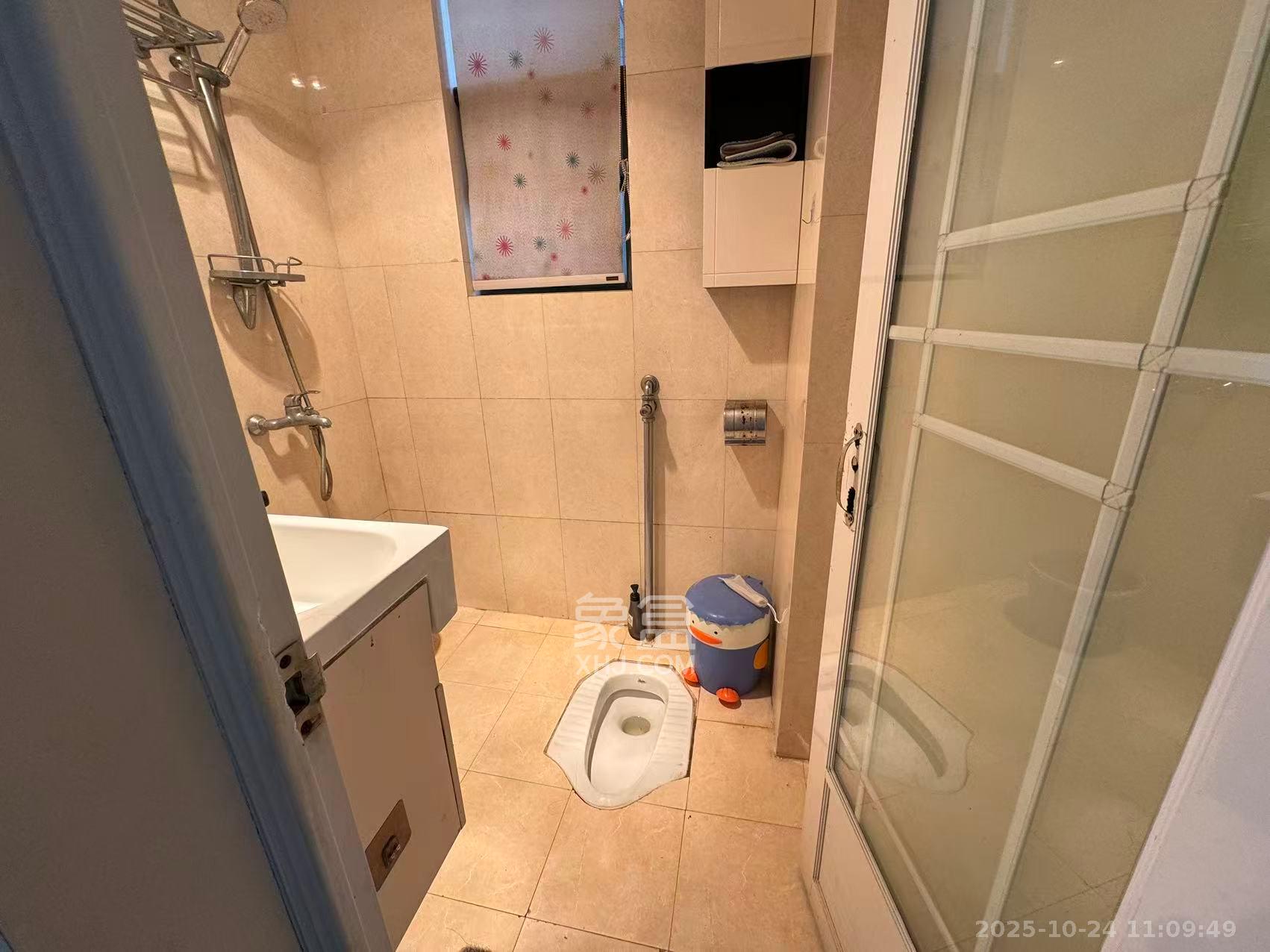 银港水晶城 3室2厅2卫 2800.0元/月 银港水晶城 3室2厅2卫 2800.0元/月室内图