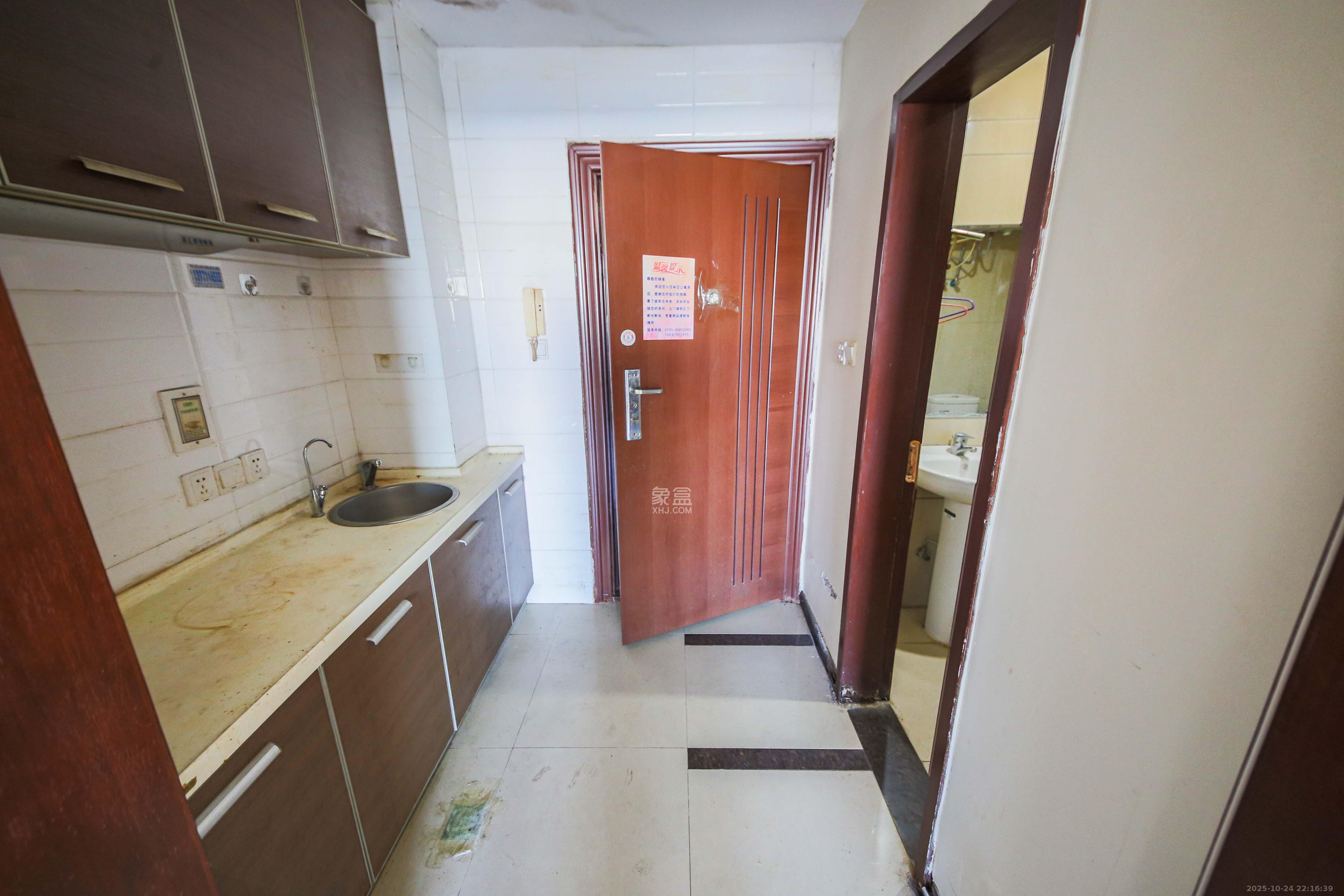 标志商务中心  1室1厅1卫    22.0万厨房