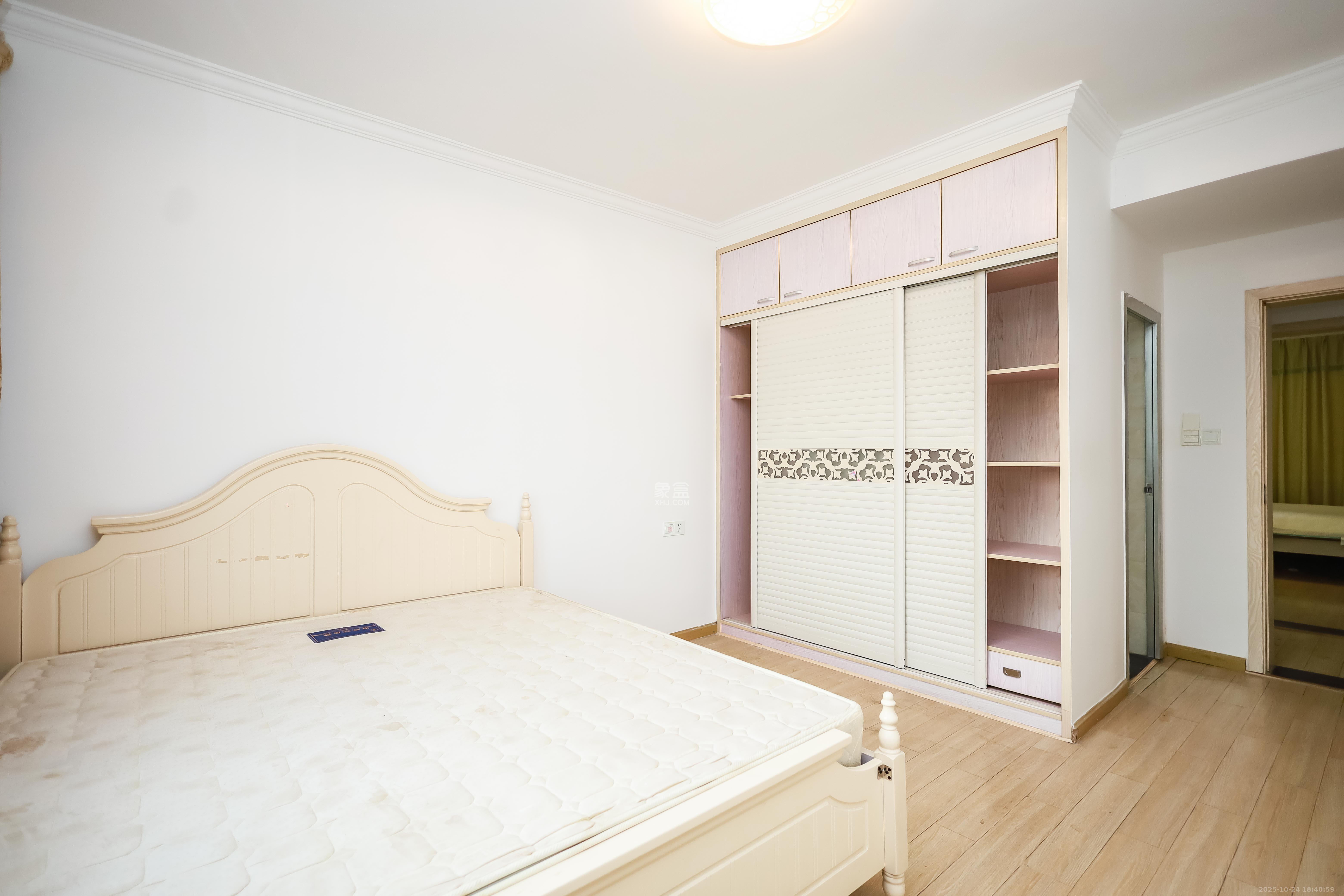 联美品格  3室2厅2卫    74.8万卧室