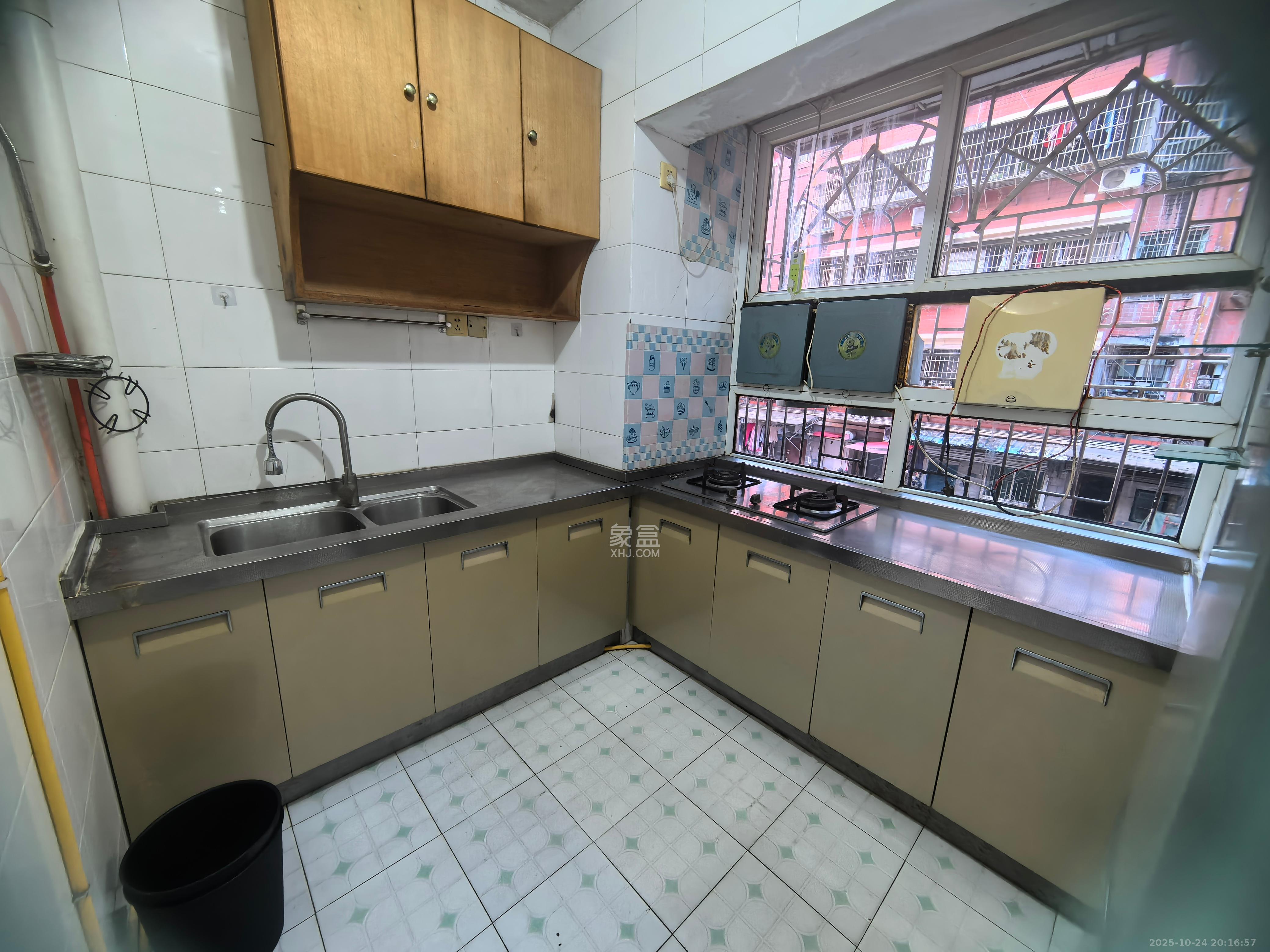 荷花园安置小区  2室1厅1卫    1650.0元/月 荷花园安置小区  2室1厅1卫    1650.0元/月室内图