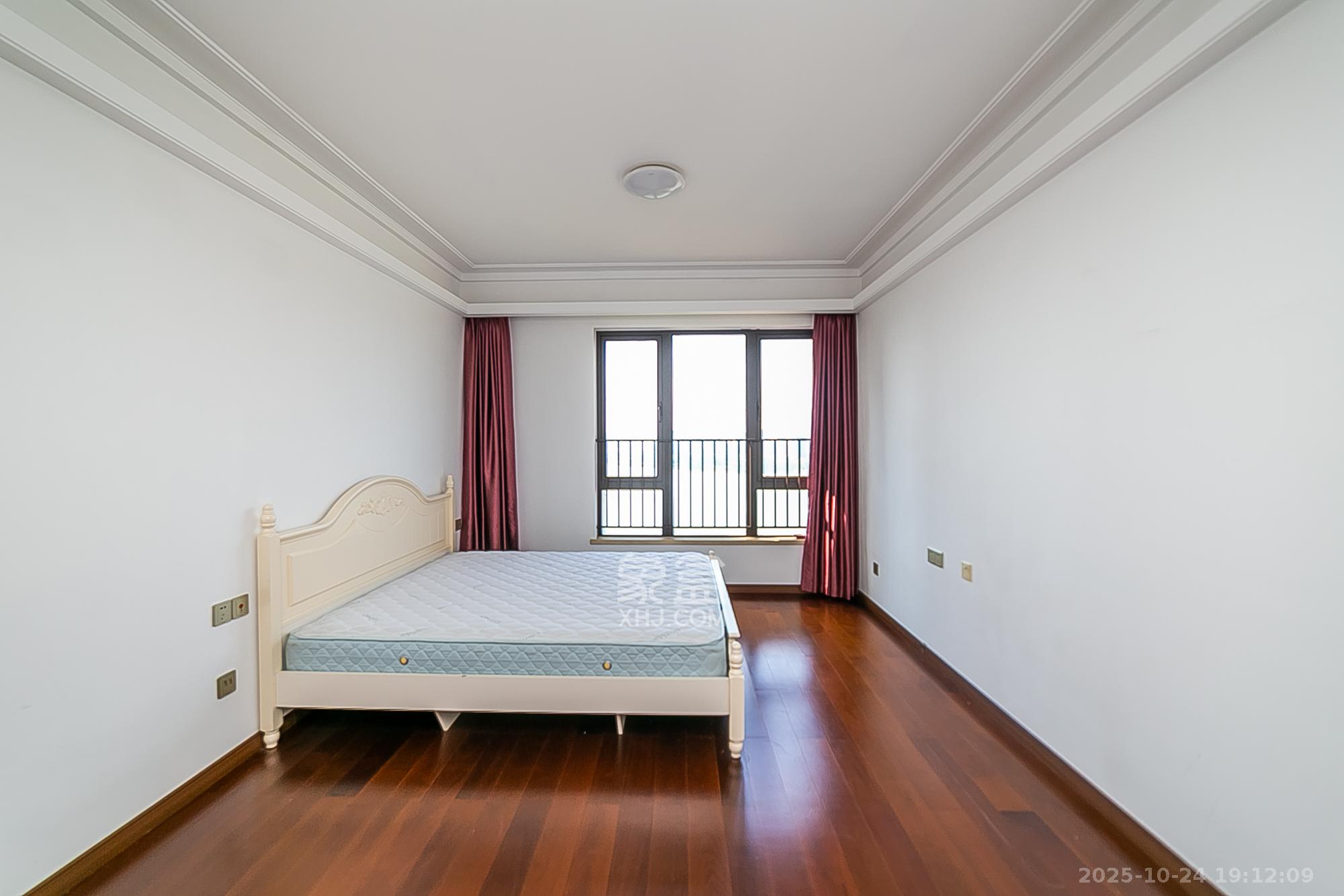 万科紫台 3室2厅2卫 239.0万 万科紫台 3室2厅2卫 239.0万卧室