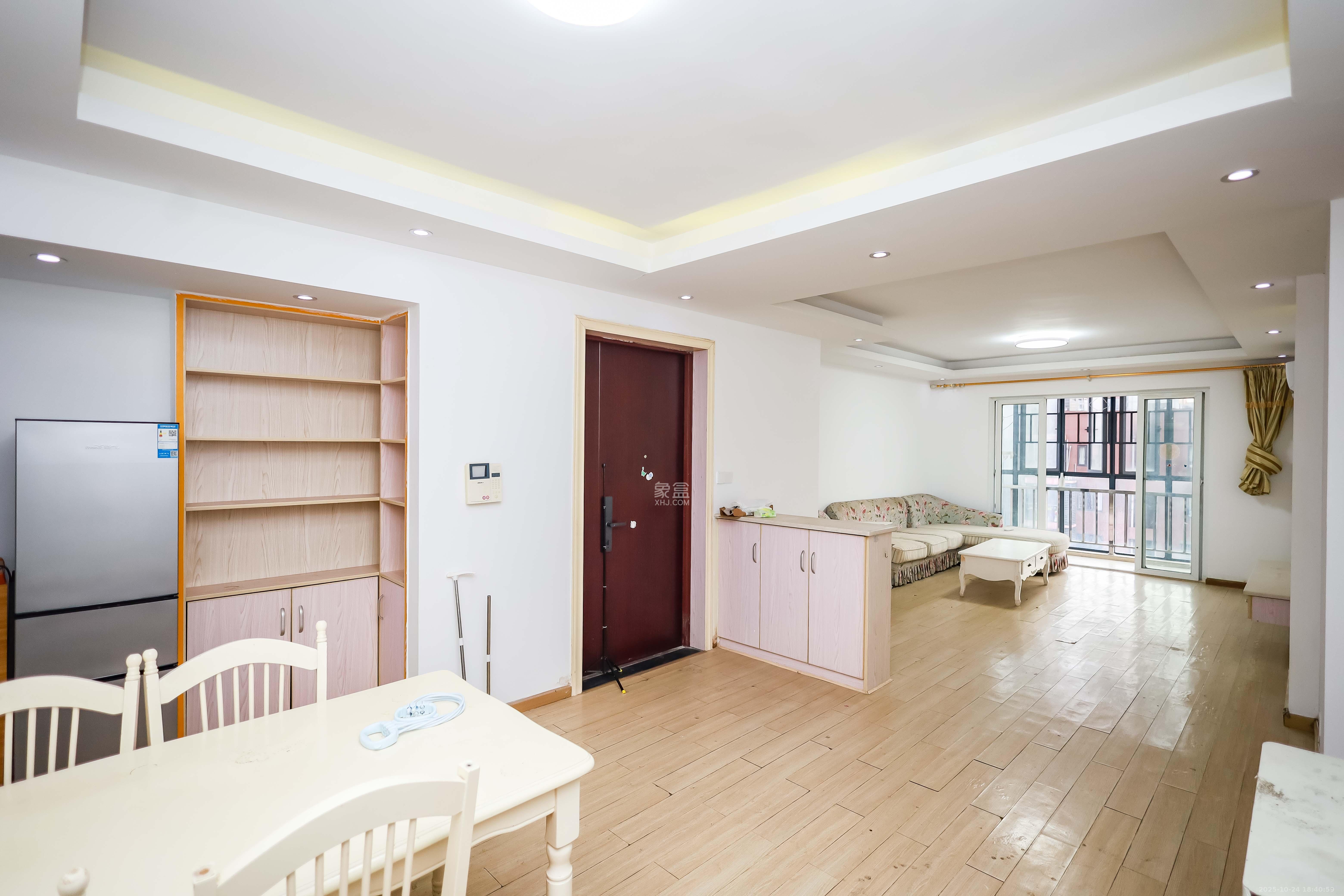 联美品格  3室2厅2卫    74.8万客厅