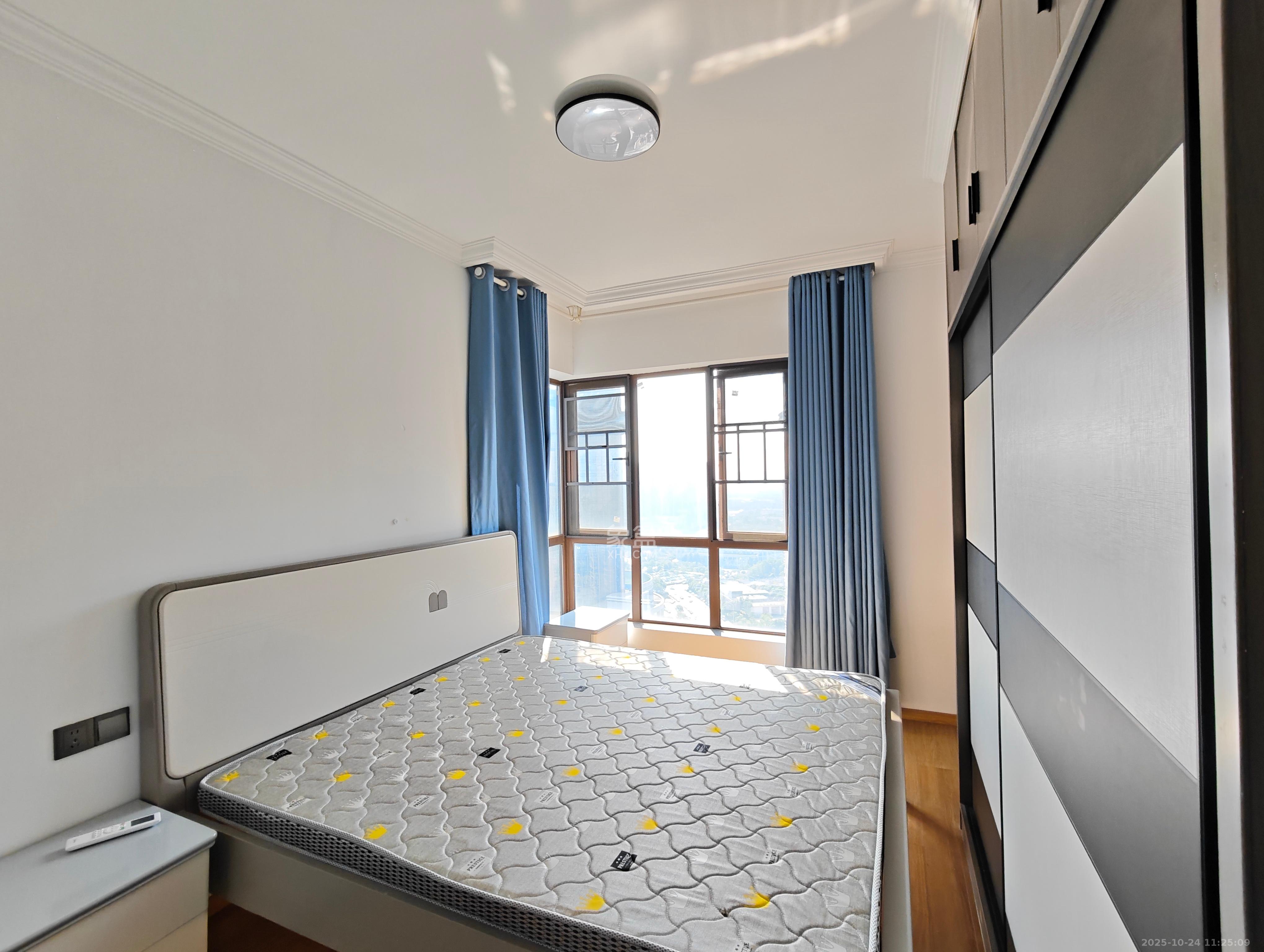 紫鑫御湖湾  3室1厅2卫    2200.0元/月室内图