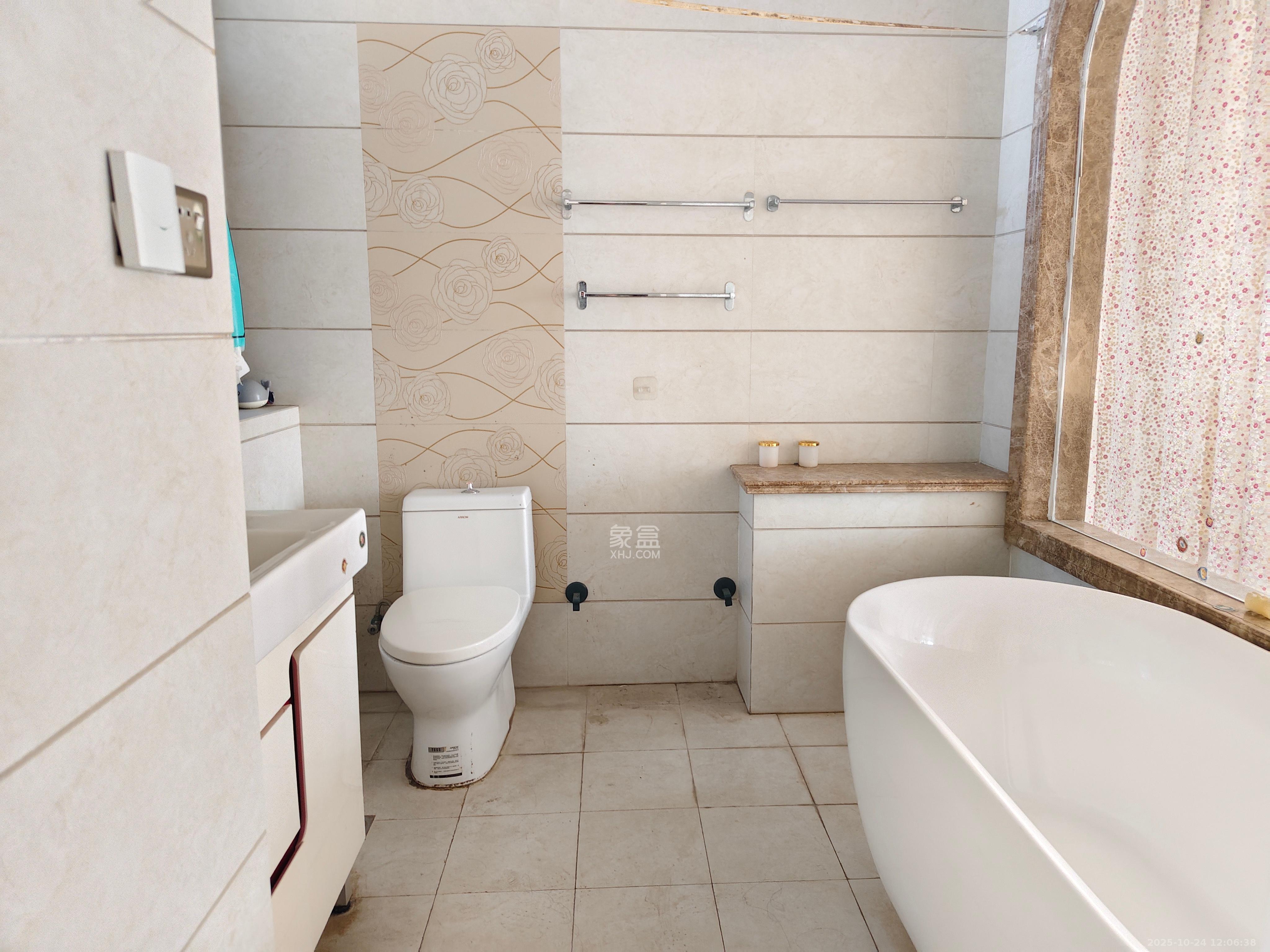 长大彩虹都  4室2厅2卫    2800.0元/月室内图