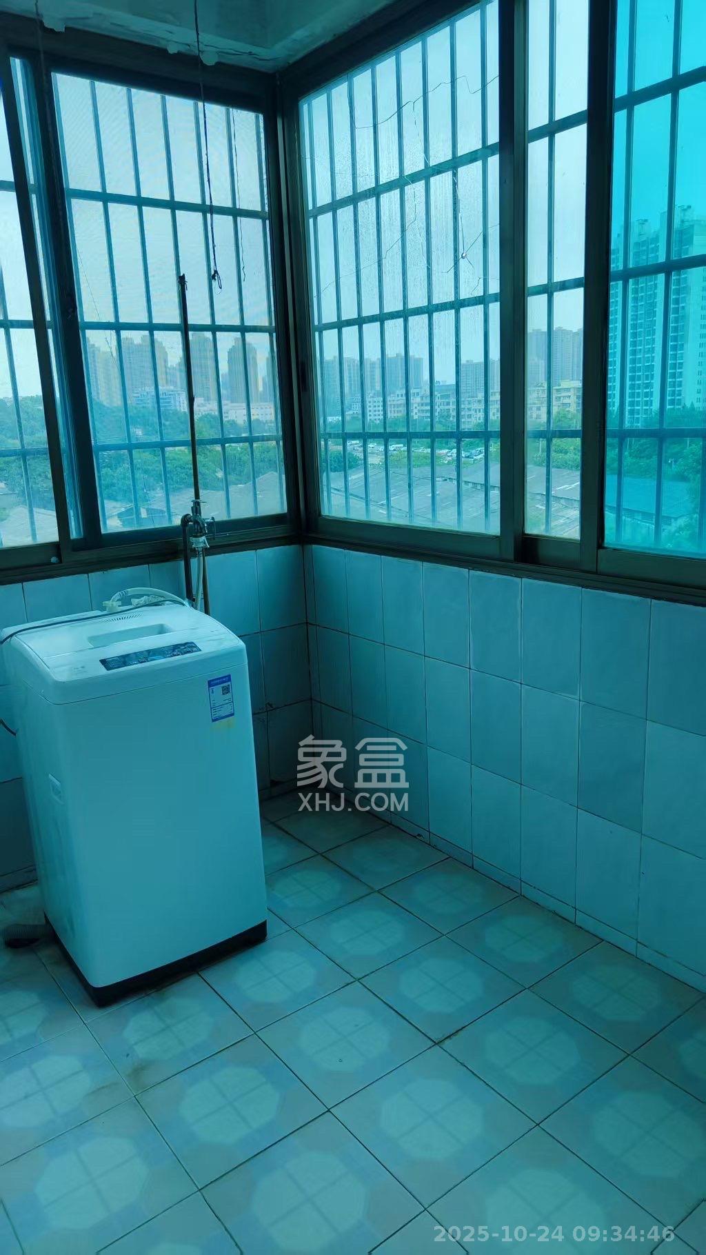 洞井商贸城  3室2厅2卫    1350.0元/月室内图