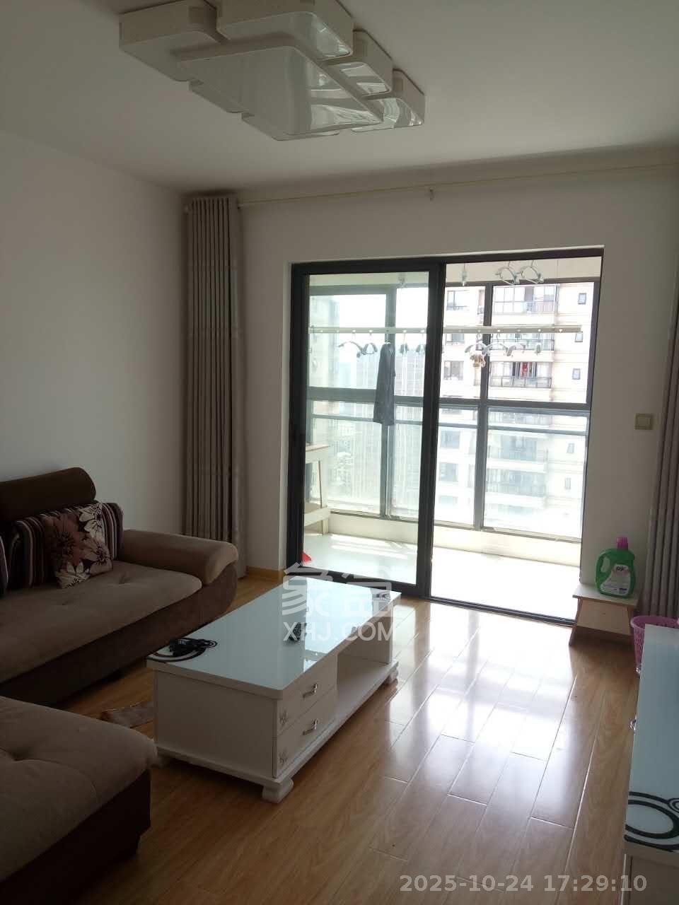 奥克斯广场  2室2厅1卫    2700.0元/月 奥克斯广场  2室2厅1卫    2700.0元/月