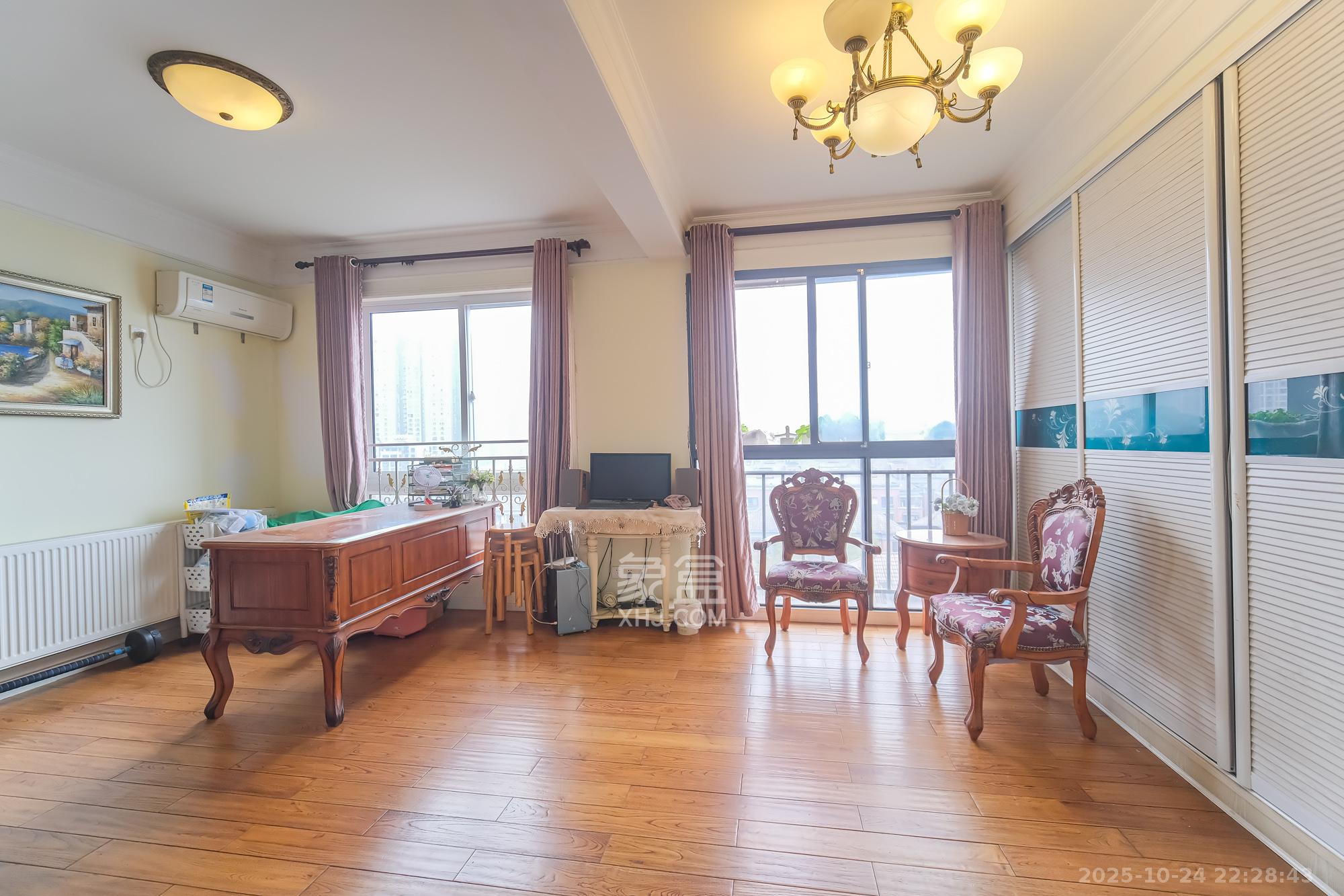 山水湾  4室2厅2卫    85.0万 山水湾  4室2厅2卫    85.0万卧室