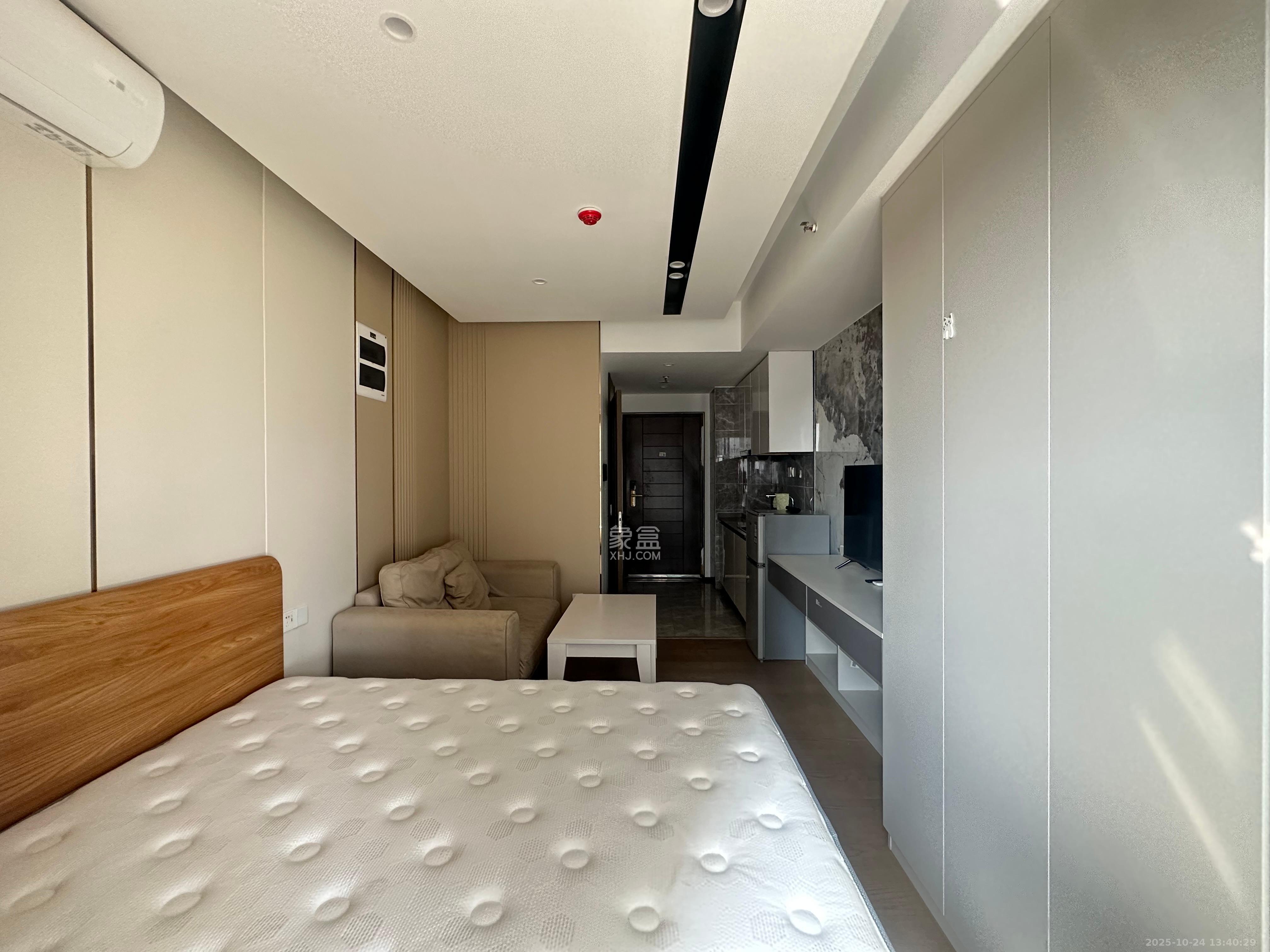 万科金色梦想D区  1室1厅1卫    1800.0元/月室内图