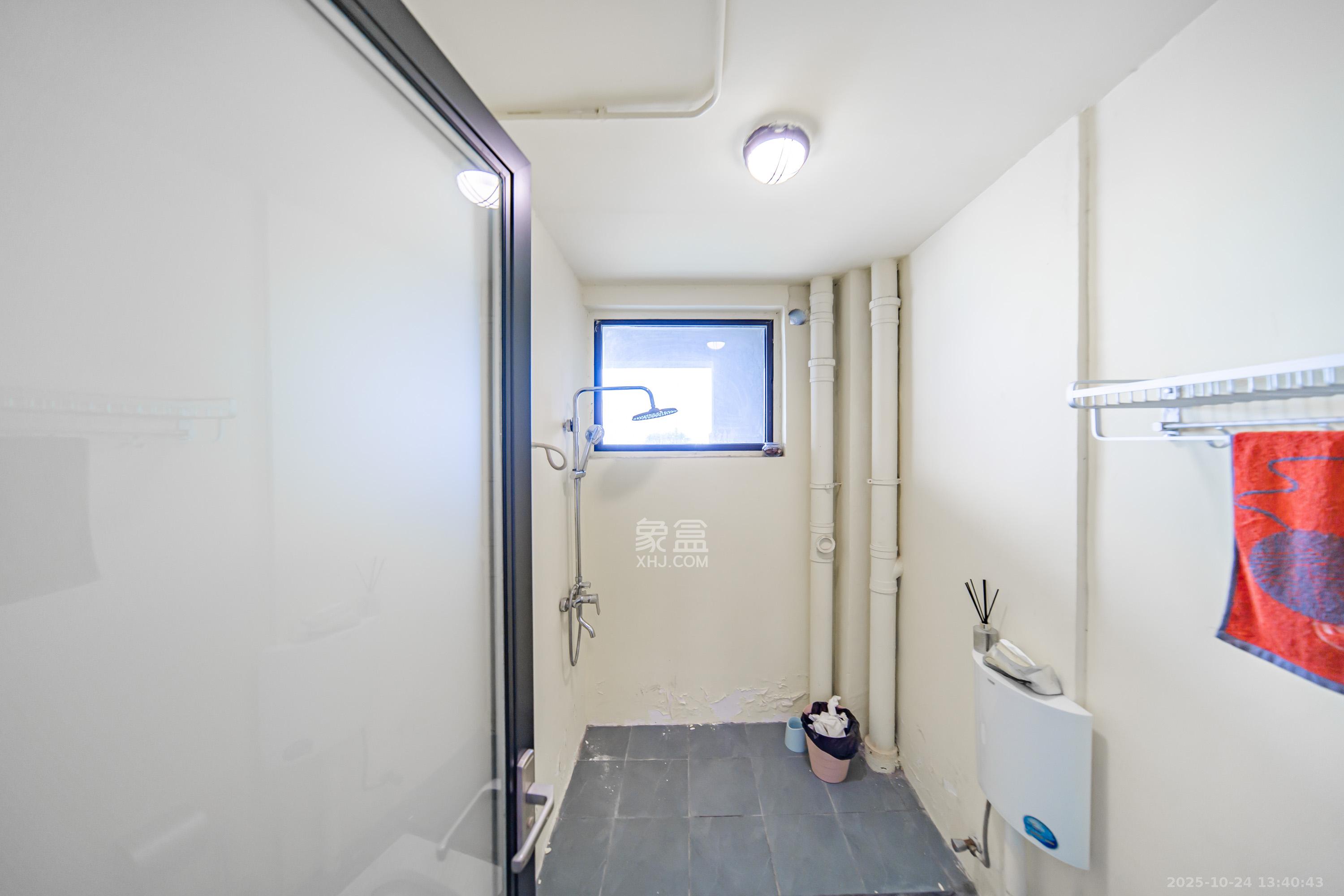 洋湖18克拉（旷远洋湖18克拉）  5室1厅3卫    290.0万卫生间